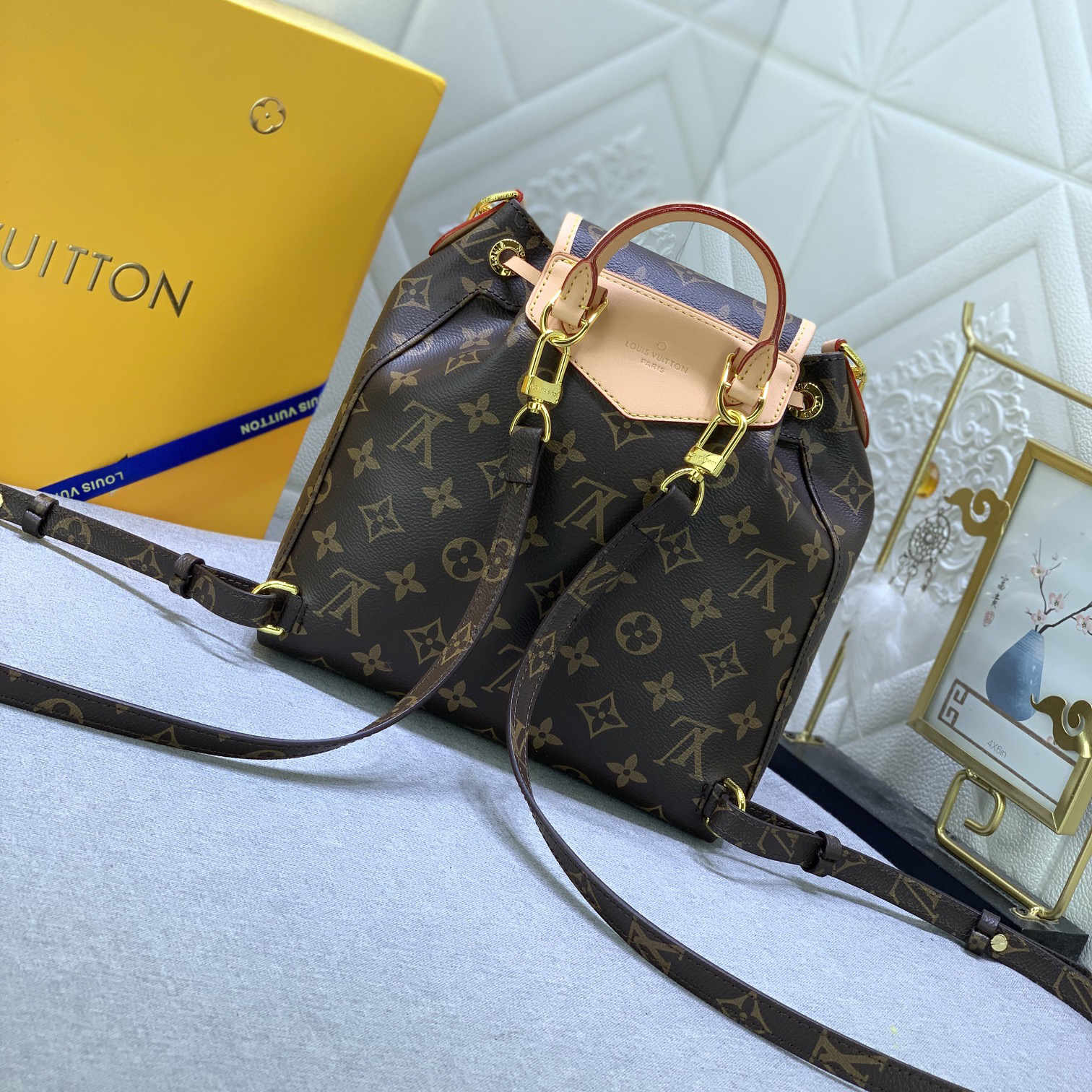 LV High Quality Women Backpack Luxury Backpack Features An Adjustable Slide Closure On The Main Compartment In Addition To The Top Handle It Also Comes With A Chain That Allows For Free Switching Of Carrying Modes Female Backpack