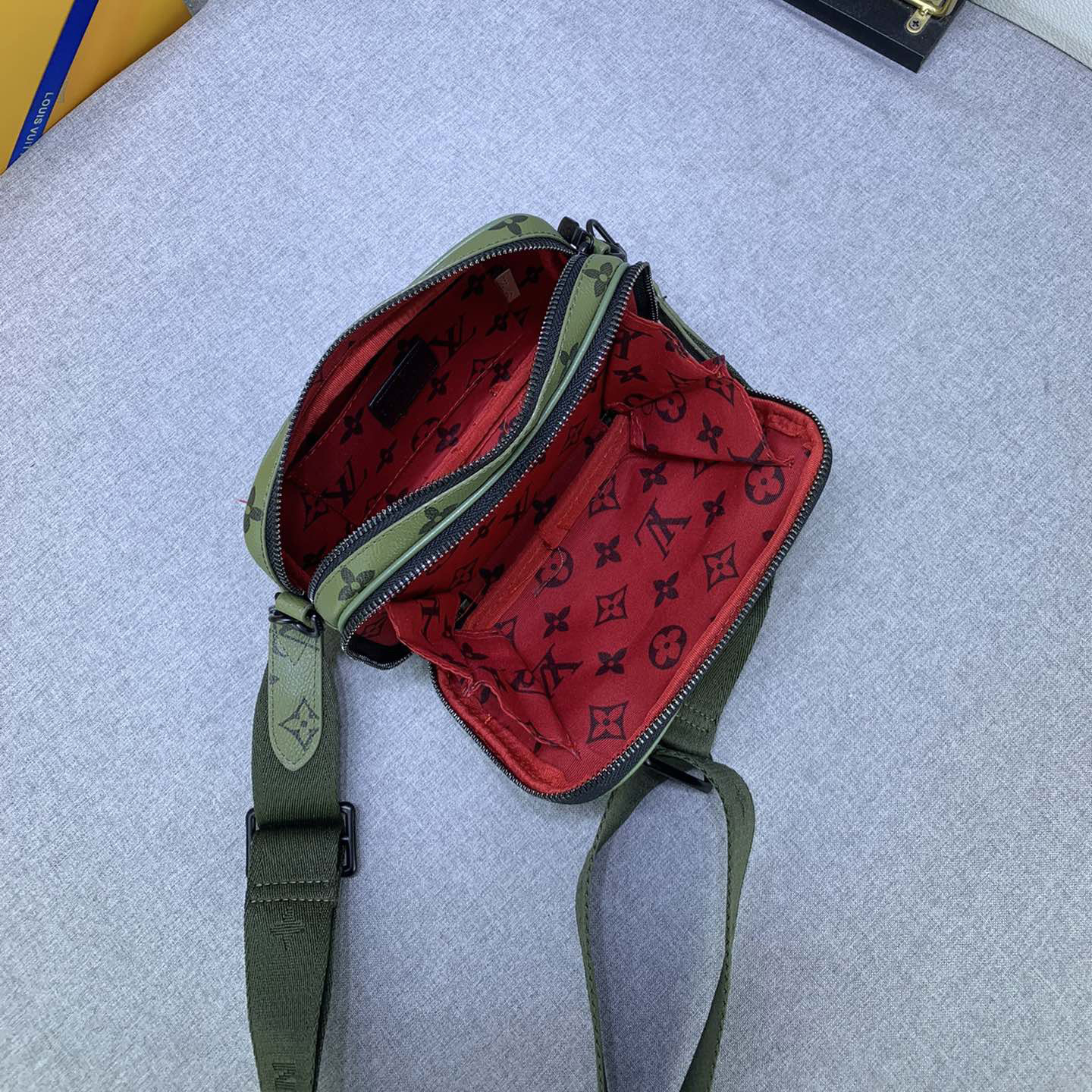 LV High Quality Women Shoulder Bags Luxury Mini Men's Postman Bag With Ample Space Zipper Compartment And Front Patch Pocket To Accommodate Phones Cards And Keys Paired With Detachable And Adjustable Leather Shoulder Straps Female Hand Bag