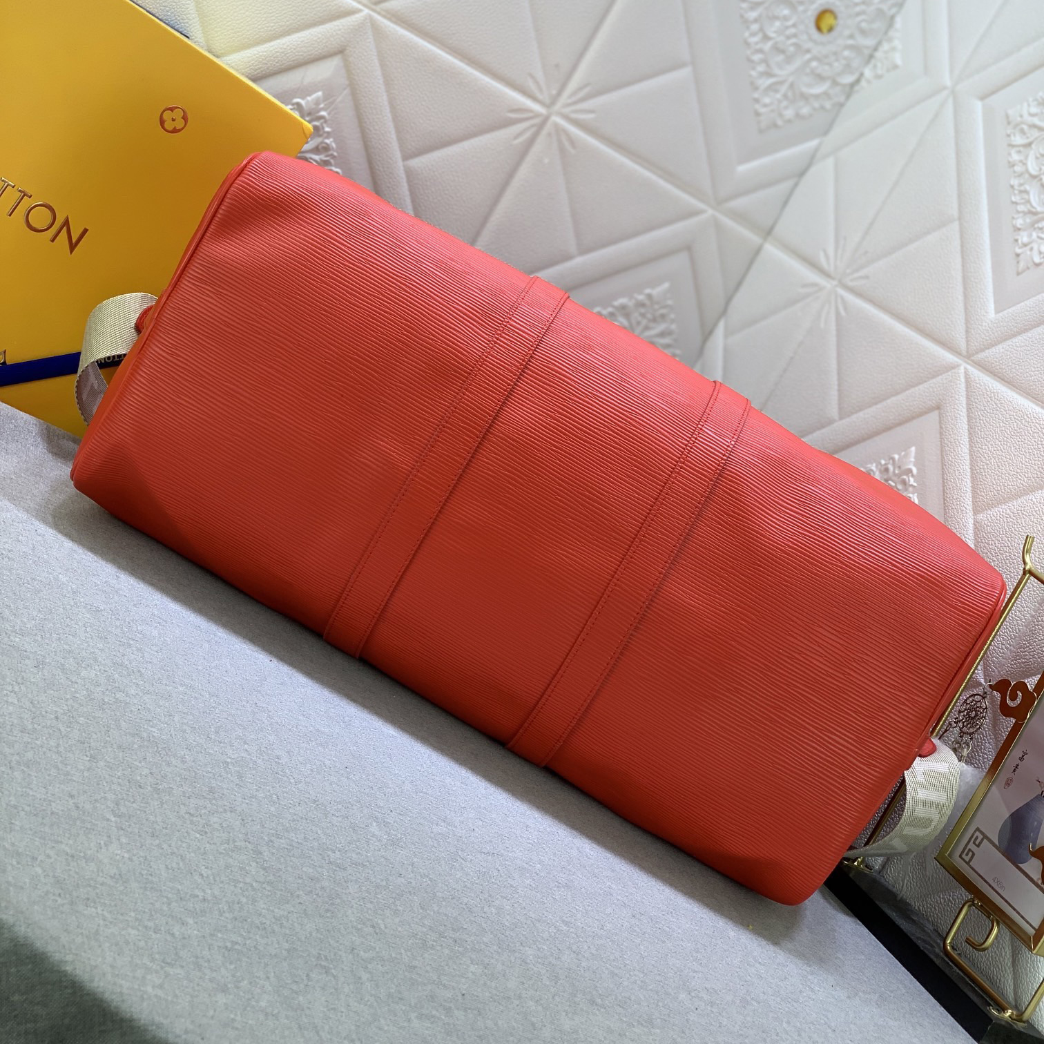 LV High Quality Women Shoulder Bags Luxury Soft Cylindrical Bag With Wide Handle And Wide Shoulder Strap The Spacious Interior Can Accommodate A Variety Of Items Female Hand Bag