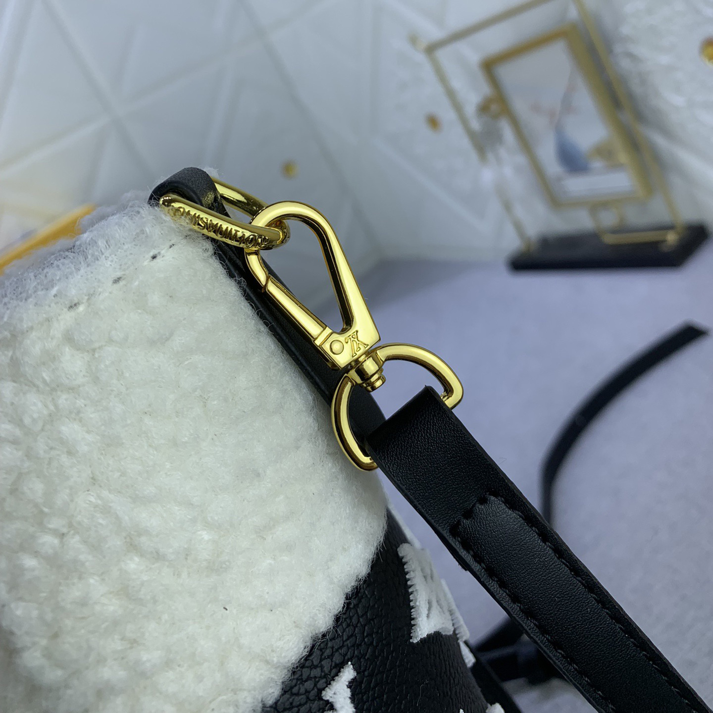 LV High Quality Women Shoulder Bags Luxury Handbag Is Made Of Grain Leather And Wool Leather And Infused With The Classic Style Of Monogram Floral Tufting On Both Sides Top Handle And Detachable Shoulder Strap Female Hand Bag