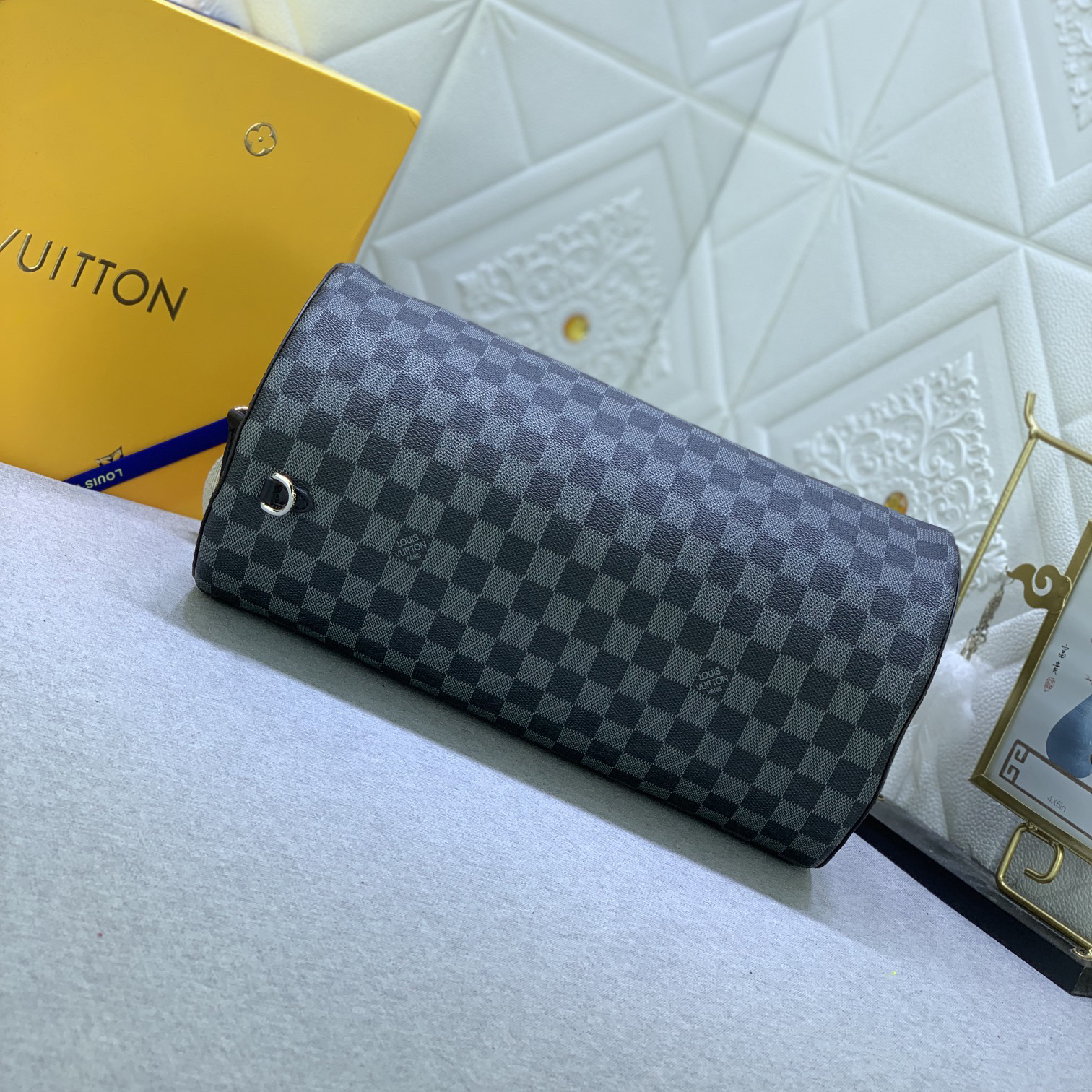 LV High Quality Women Shoulder Bags Luxury Soft Cylindrical Bag With Wide Handle And Wide Shoulder Strap The Spacious Interior Can Accommodate A Variety Of Items Female Hand Bag