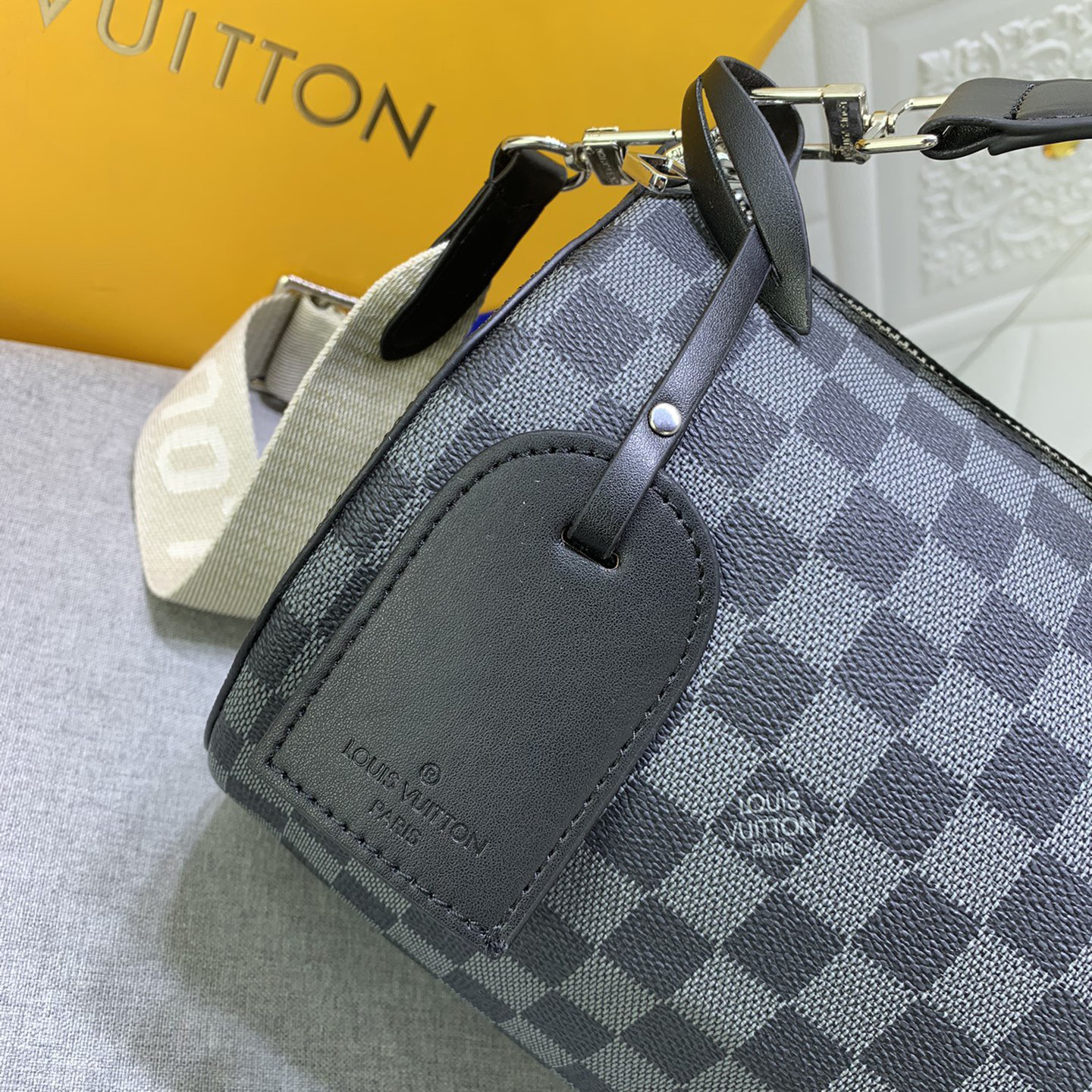 LV High Quality Women Shoulder Bags Luxury Soft Cylindrical Bag With Wide Handle And Wide Shoulder Strap The Spacious Interior Can Accommodate A Variety Of Items Female Hand Bag