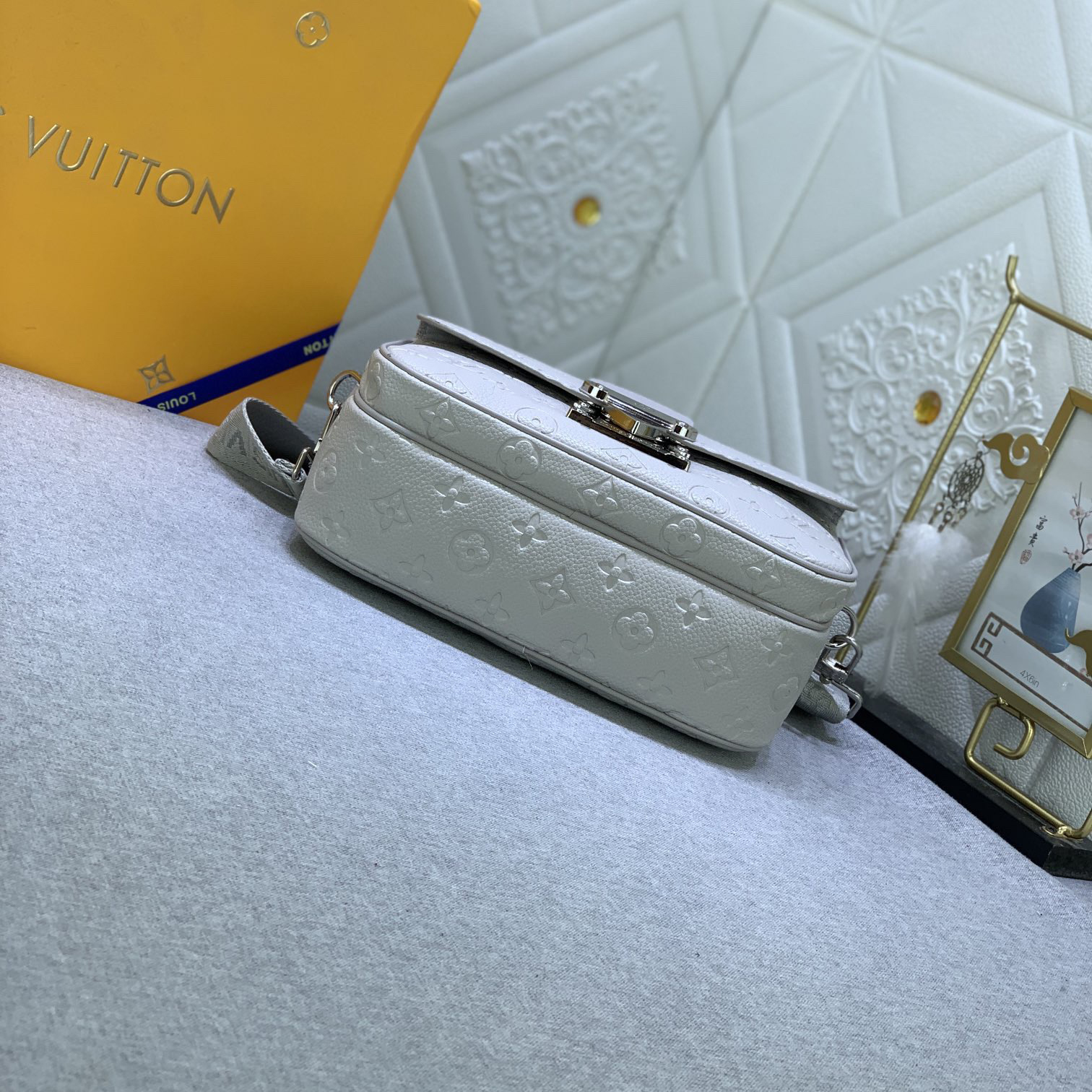 LV High Quality Women Shoulder Bags Luxury Postman Bag Monogram Assar Canvas, Featuring A Brand New Lock Buckle Spacious Zipper Compartment Hard Box Style Leather Handle And Identification Shoulder Strap Female Hand Bag