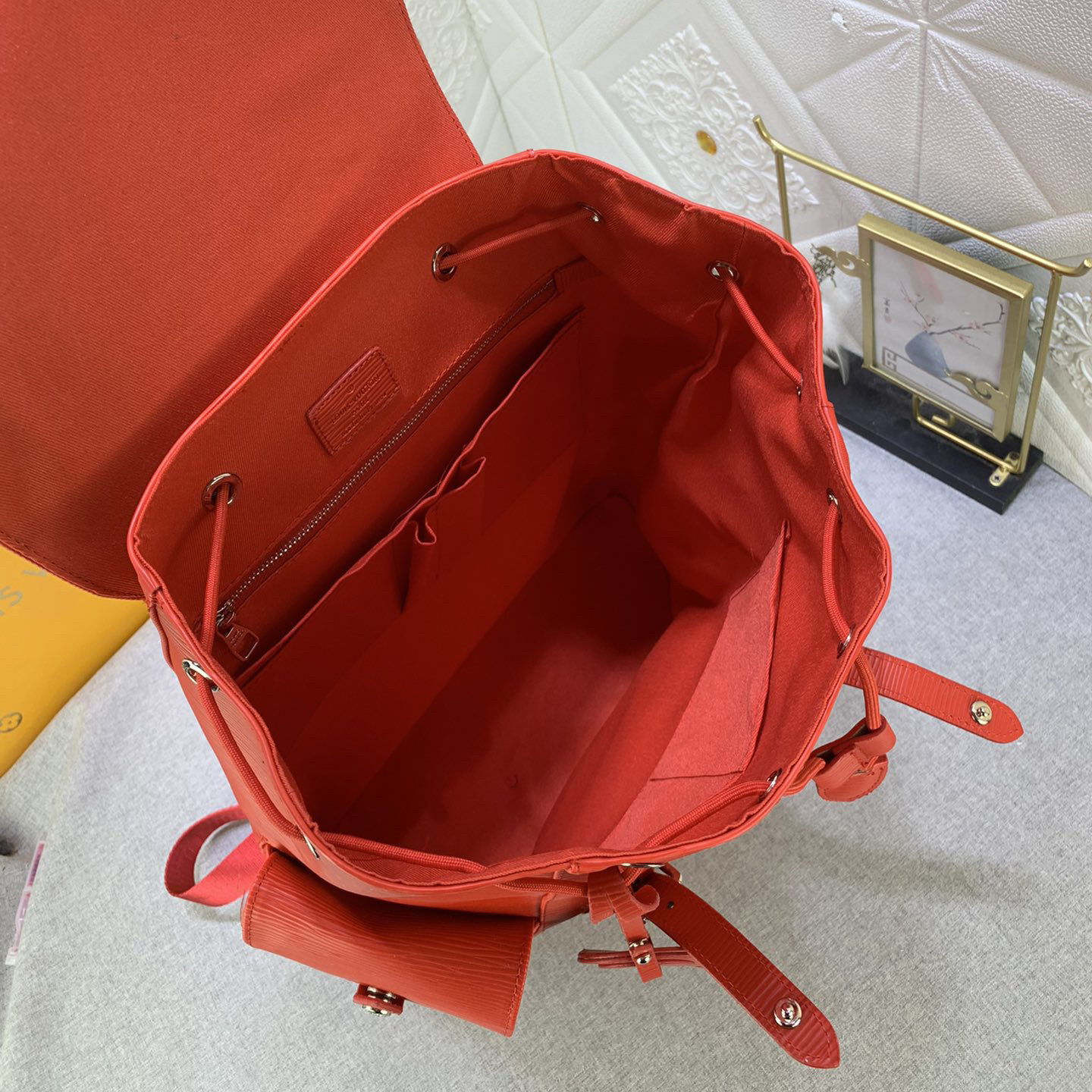 LV High Quality Unisex Backpack Luxuries Backpack Is Made Of Bright Colored Epi Xl Grain Leather Showcasing A Magnified Version Of Traditional Epi Embossing Upgrading Material Toughness And Wear Resistance LV Logo Female Backpack On The Side Bag