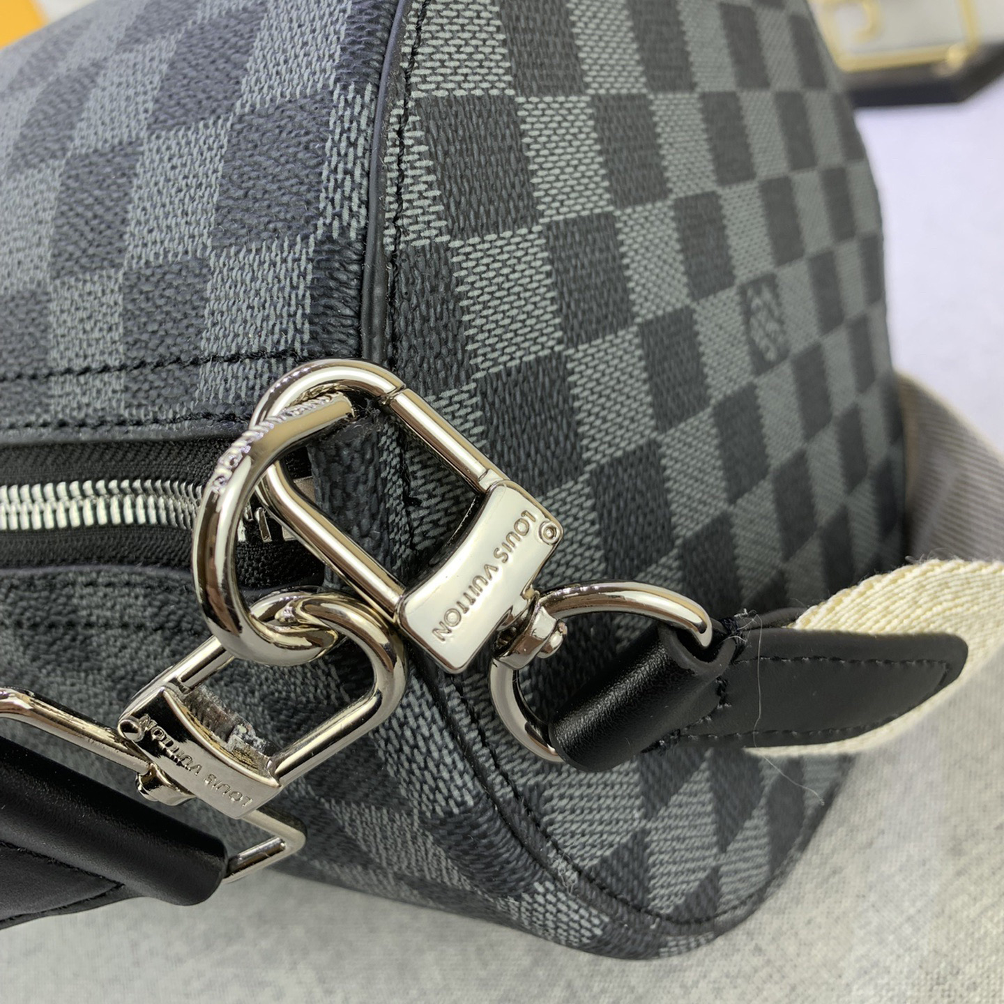 LV High Quality Women Shoulder Bags Luxury Soft Cylindrical Bag With Wide Handle And Wide Shoulder Strap The Spacious Interior Can Accommodate A Variety Of Items Female Hand Bag