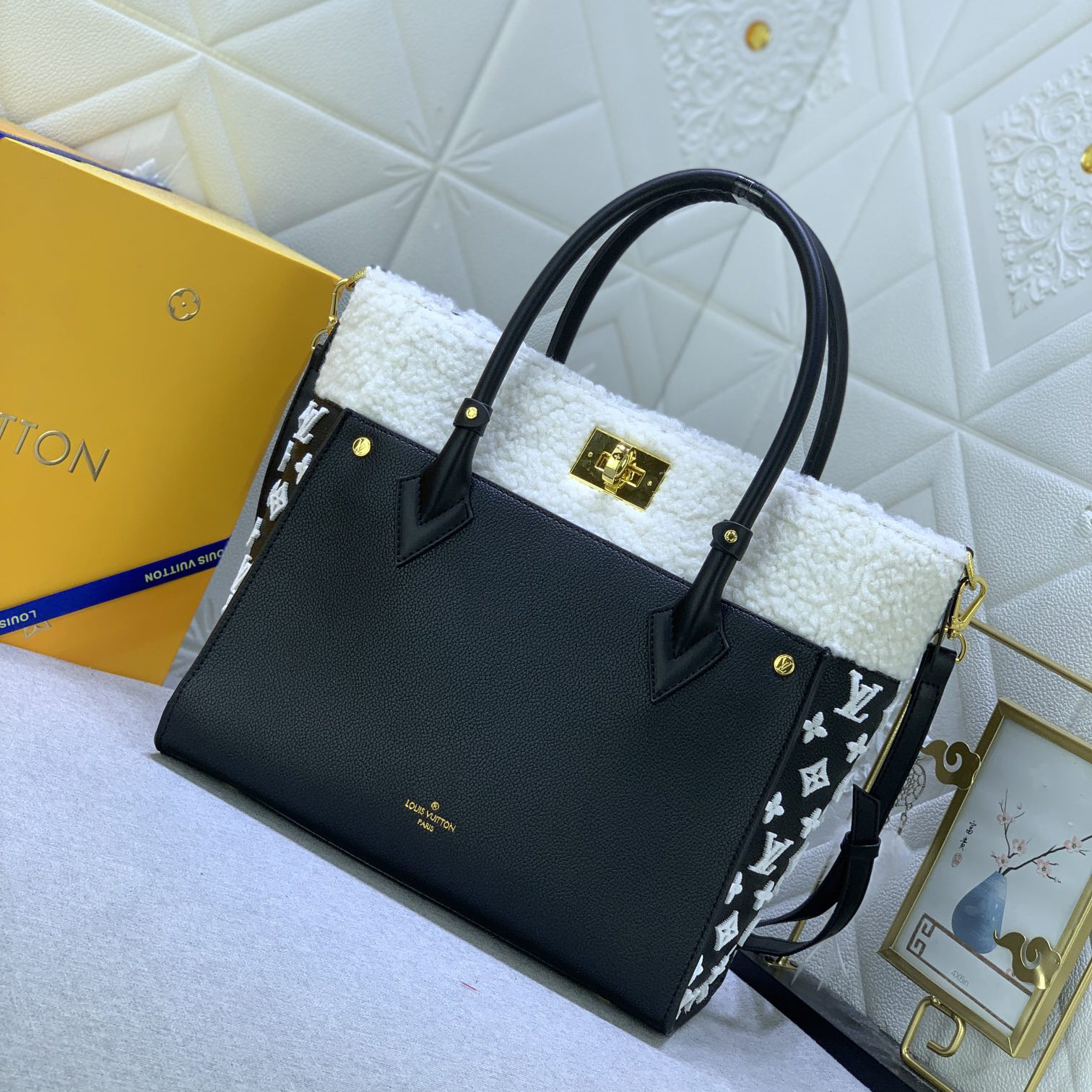 LV High Quality Women Shoulder Bags Luxury Handbag Is Made Of Grain Leather And Wool Leather And Infused With The Classic Style Of Monogram Floral Tufting On Both Sides Top Handle And Detachable Shoulder Strap Female Hand Bag