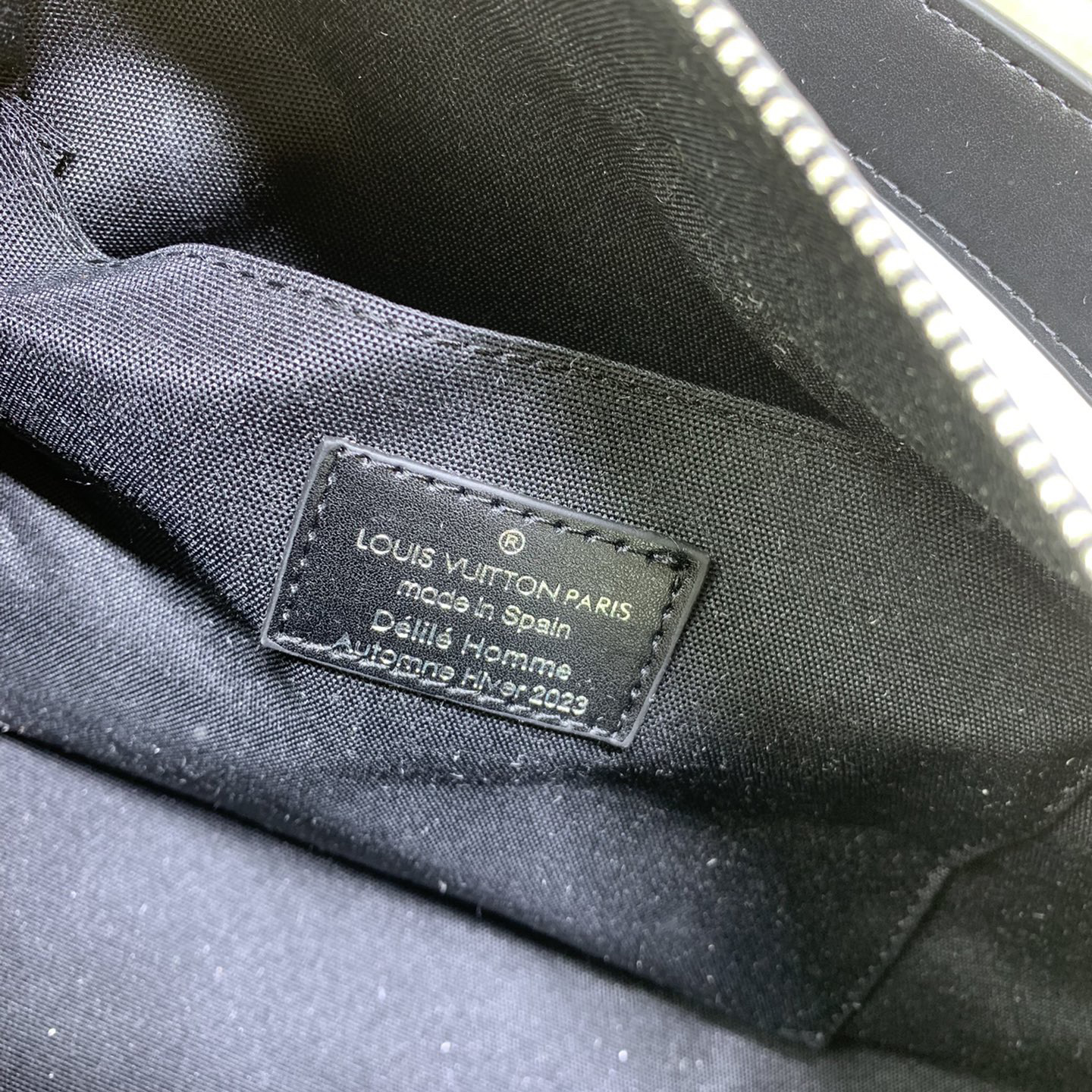 LV High Quality Women Shoulder Bags Luxury Soft Cylindrical Bag With Wide Handle And Wide Shoulder Strap The Spacious Interior Can Accommodate A Variety Of Items Female Hand Bag