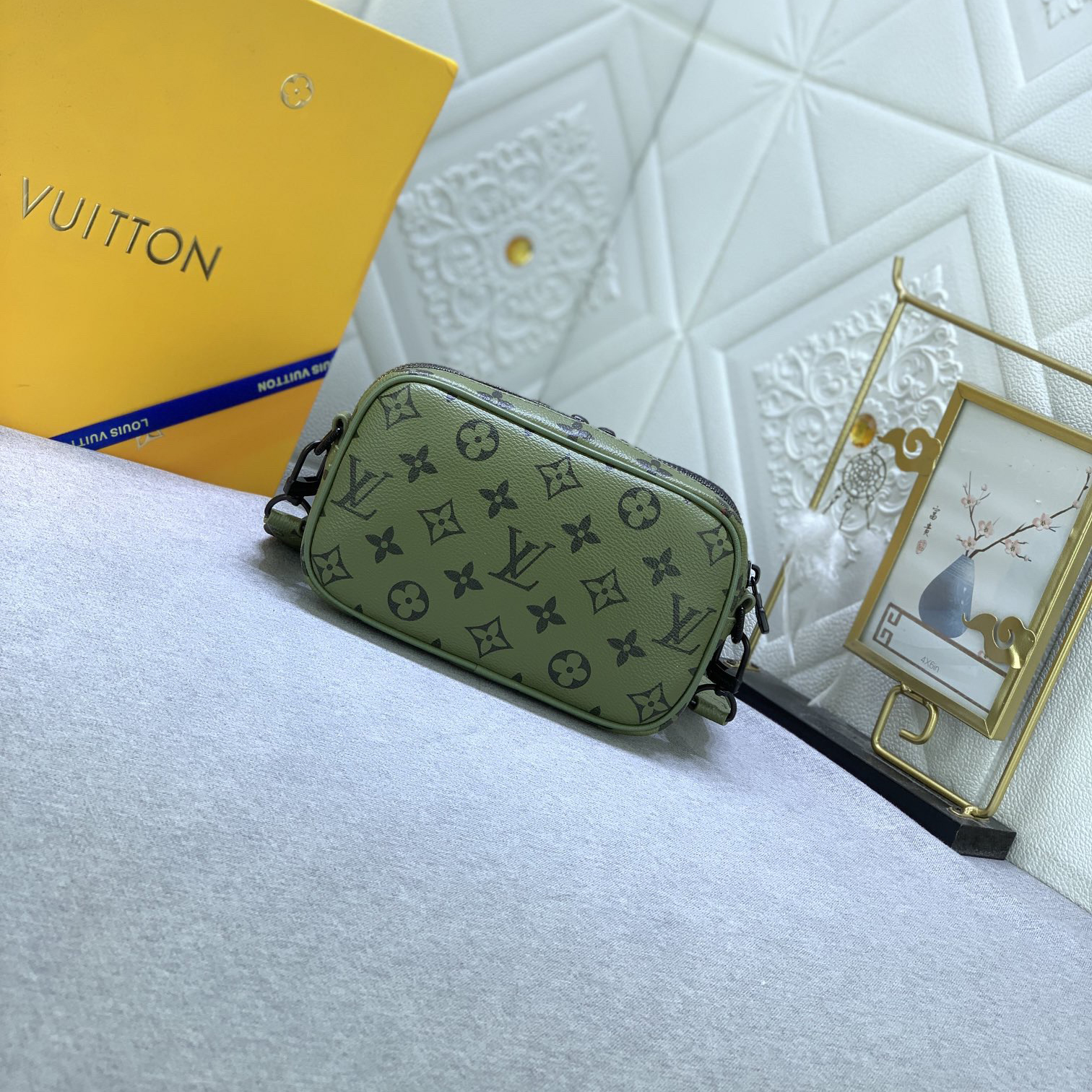 LV High Quality Women Shoulder Bags Luxury Mini Men's Postman Bag With Ample Space Zipper Compartment And Front Patch Pocket To Accommodate Phones Cards And Keys Paired With Detachable And Adjustable Leather Shoulder Straps Female Hand Bag