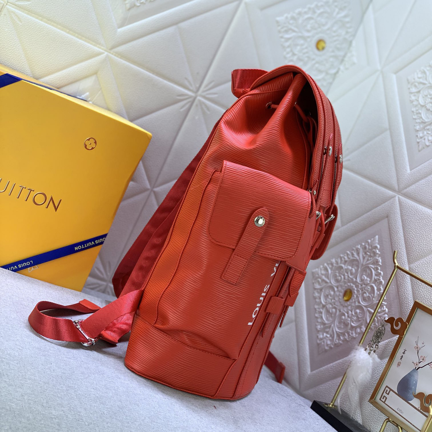 LV High Quality Unisex Backpack Luxuries Backpack Is Made Of Bright Colored Epi Xl Grain Leather Showcasing A Magnified Version Of Traditional Epi Embossing Upgrading Material Toughness And Wear Resistance LV Logo Female Backpack On The Side Bag