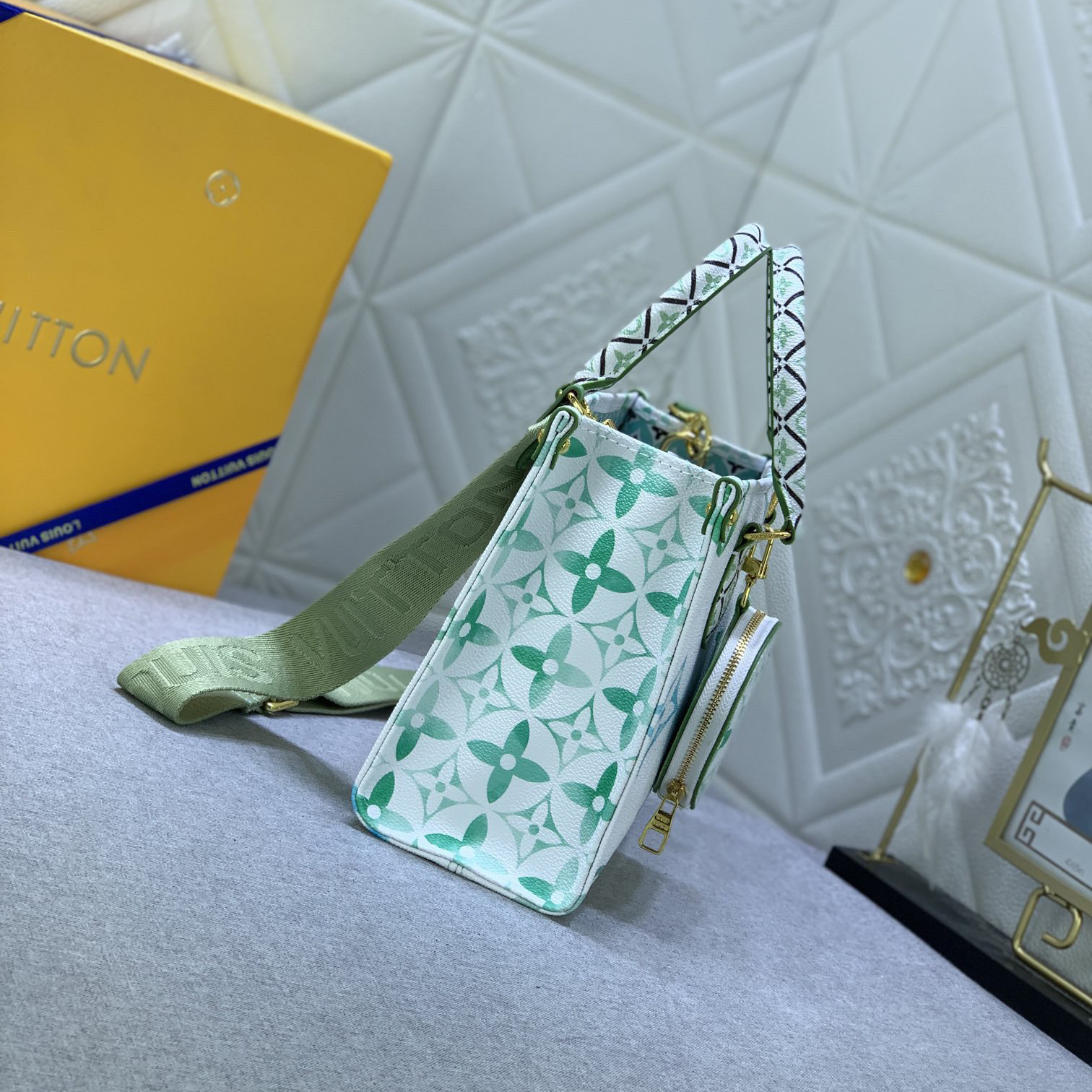 LV High Quality Women Shoulder Bags Luxury Canvas Rendering New Gradient Color Tone Ladies Clutch Bag Detachable Round Zero, Detachable Jacquard Shoulder Straps Shoulder Tote Female Purse Wallet Hand Bag