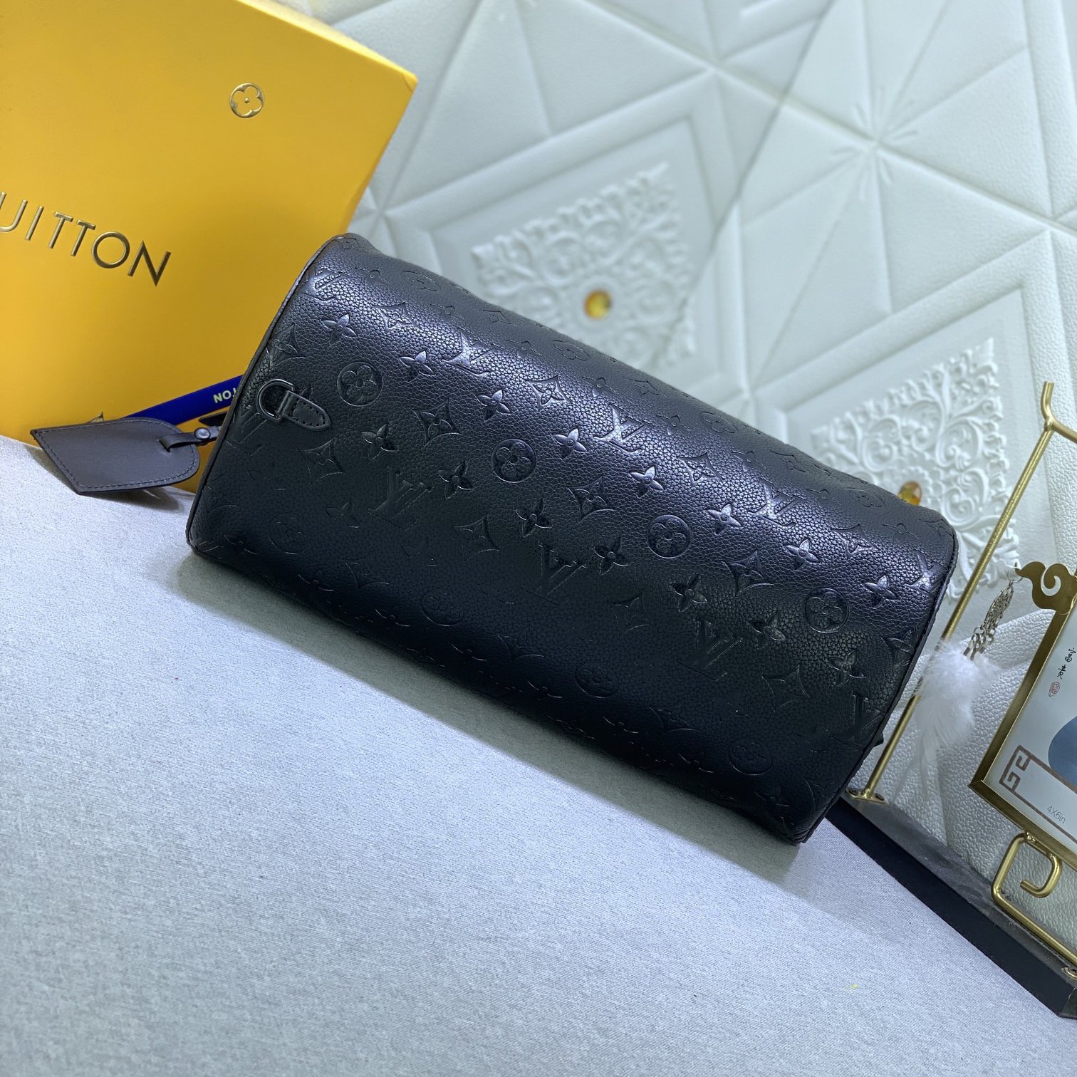 LV High Quality Women Shoulder Bags Luxury Soft Cylindrical Bag With Wide Handle And Wide Shoulder Strap The Spacious Interior Can Accommodate A Variety Of Items Female Hand Bag