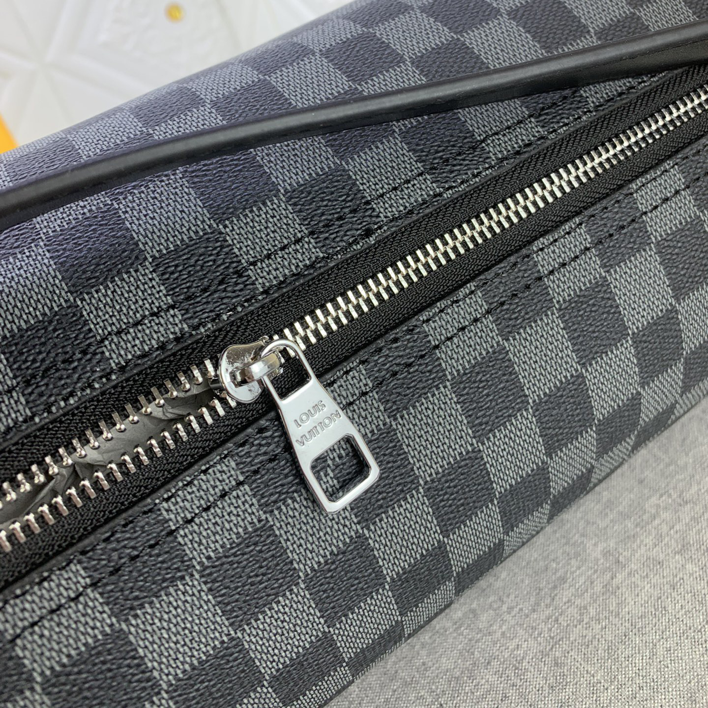 LV High Quality Women Shoulder Bags Luxury Soft Cylindrical Bag With Wide Handle And Wide Shoulder Strap The Spacious Interior Can Accommodate A Variety Of Items Female Hand Bag