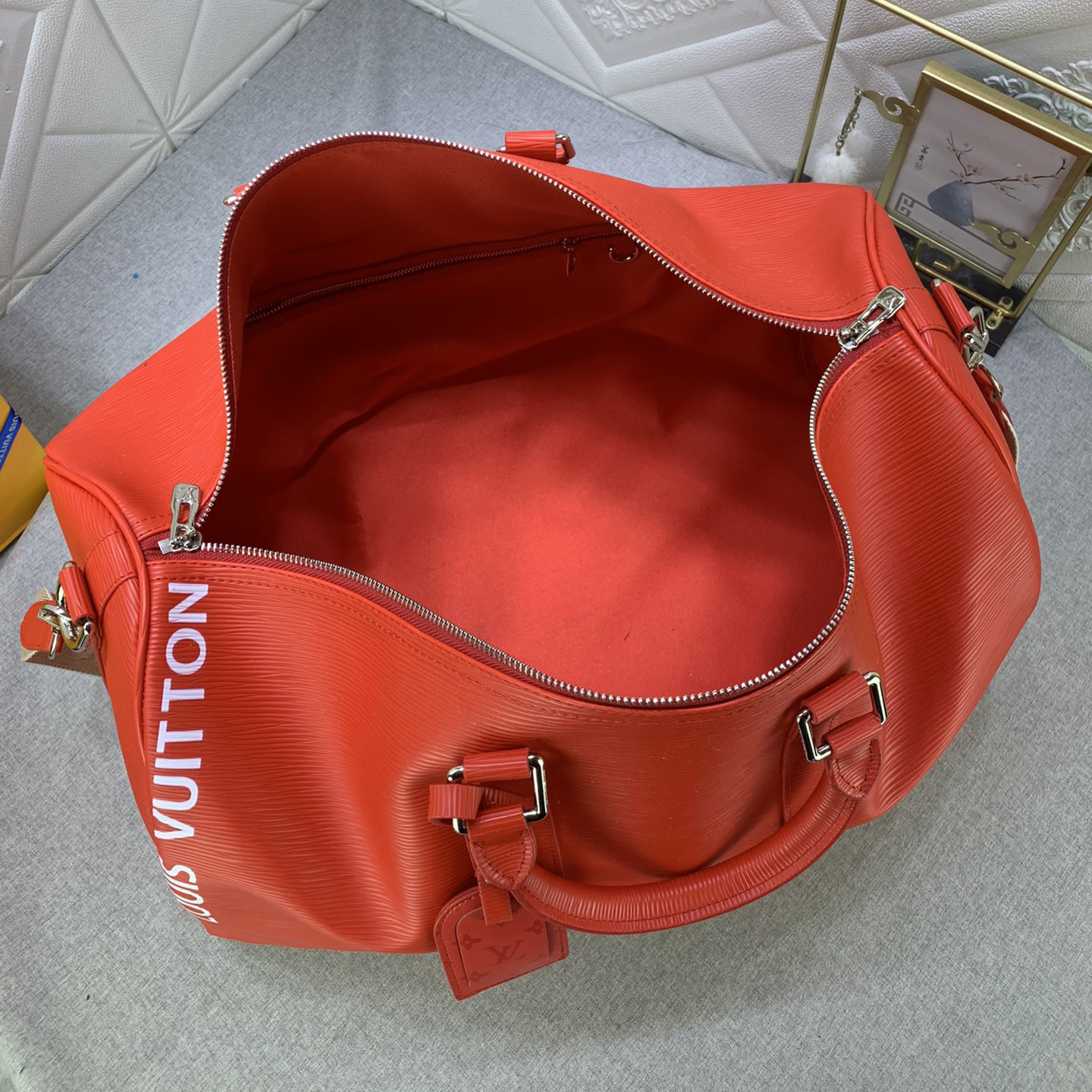 LV High Quality Women Shoulder Bags Luxury Soft Cylindrical Bag With Wide Handle And Wide Shoulder Strap The Spacious Interior Can Accommodate A Variety Of Items Female Hand Bag