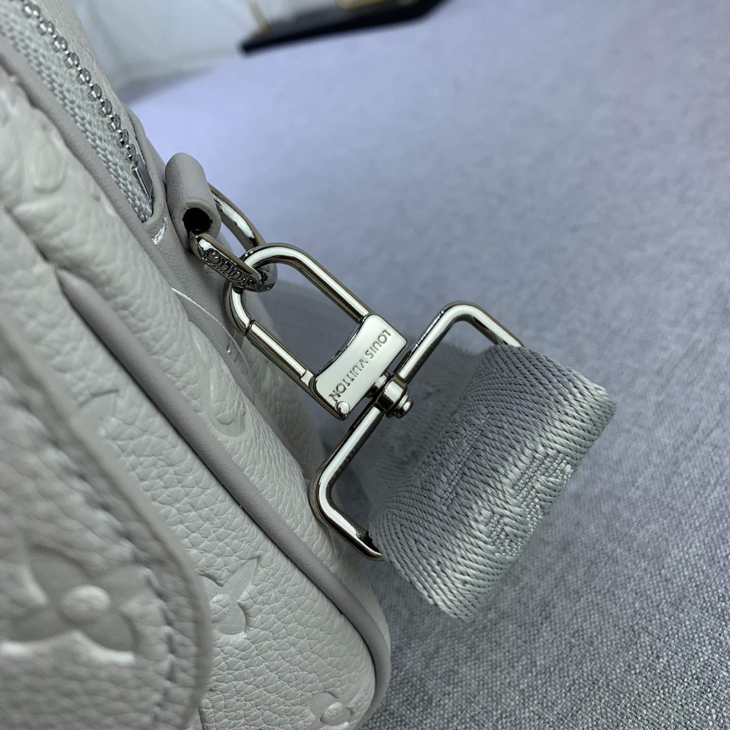 LV High Quality Women Shoulder Bags Luxury Postman Bag Monogram Assar Canvas, Featuring A Brand New Lock Buckle Spacious Zipper Compartment Hard Box Style Leather Handle And Identification Shoulder Strap Female Hand Bag