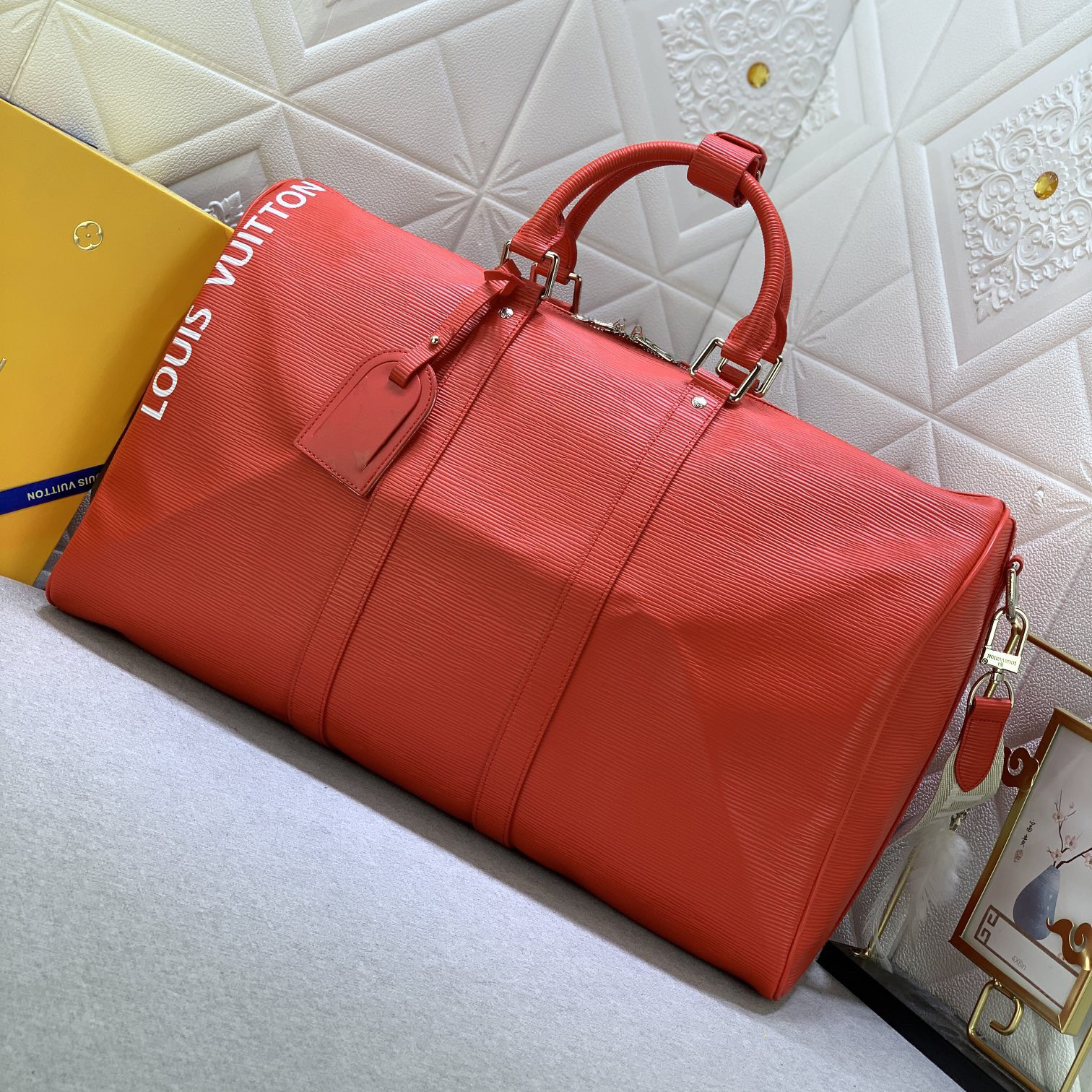 LV High Quality Women Shoulder Bags Luxury Soft Cylindrical Bag With Wide Handle And Wide Shoulder Strap The Spacious Interior Can Accommodate A Variety Of Items Female Hand Bag