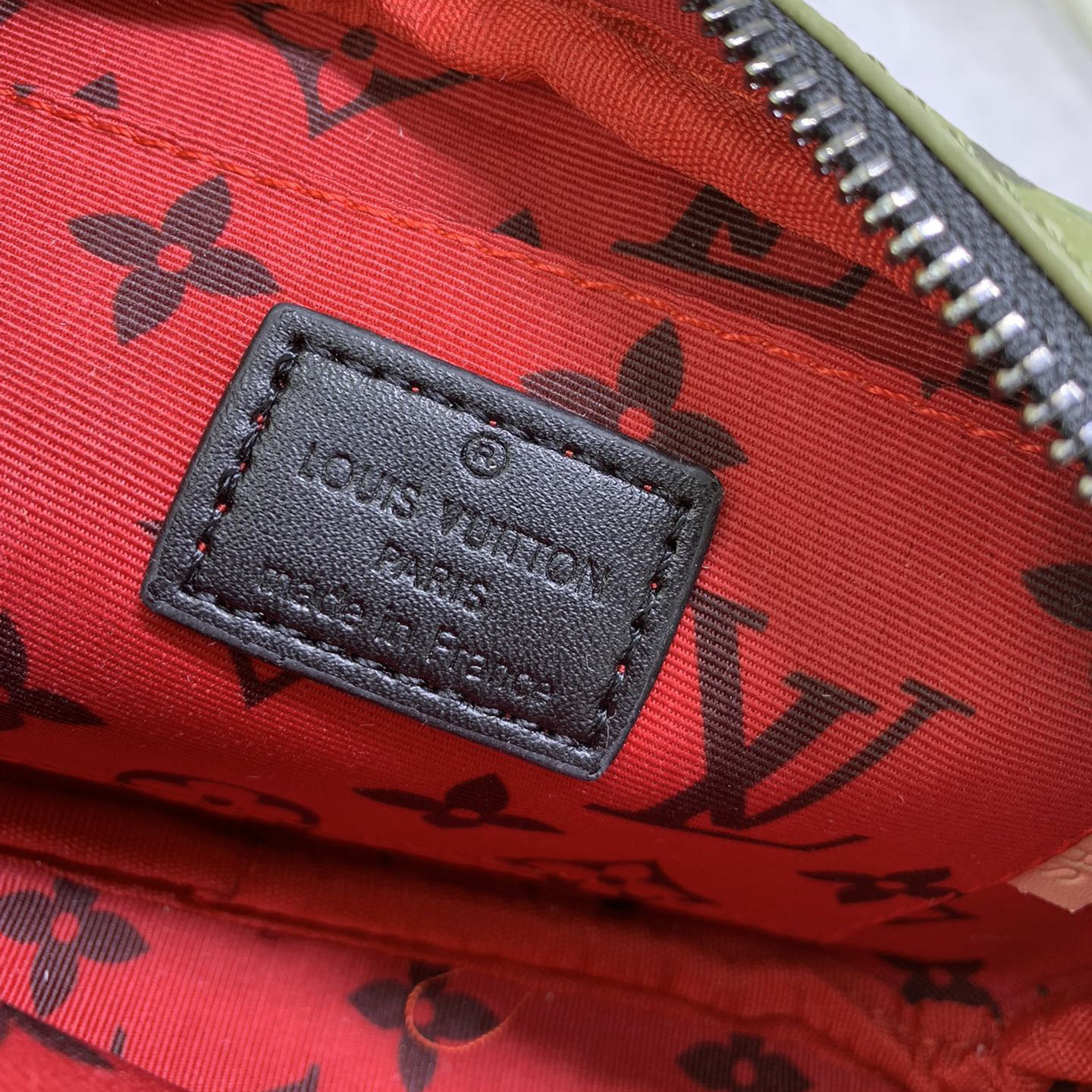 LV High Quality Women Shoulder Bags Luxury Mini Men's Postman Bag With Ample Space Zipper Compartment And Front Patch Pocket To Accommodate Phones Cards And Keys Paired With Detachable And Adjustable Leather Shoulder Straps Female Hand Bag