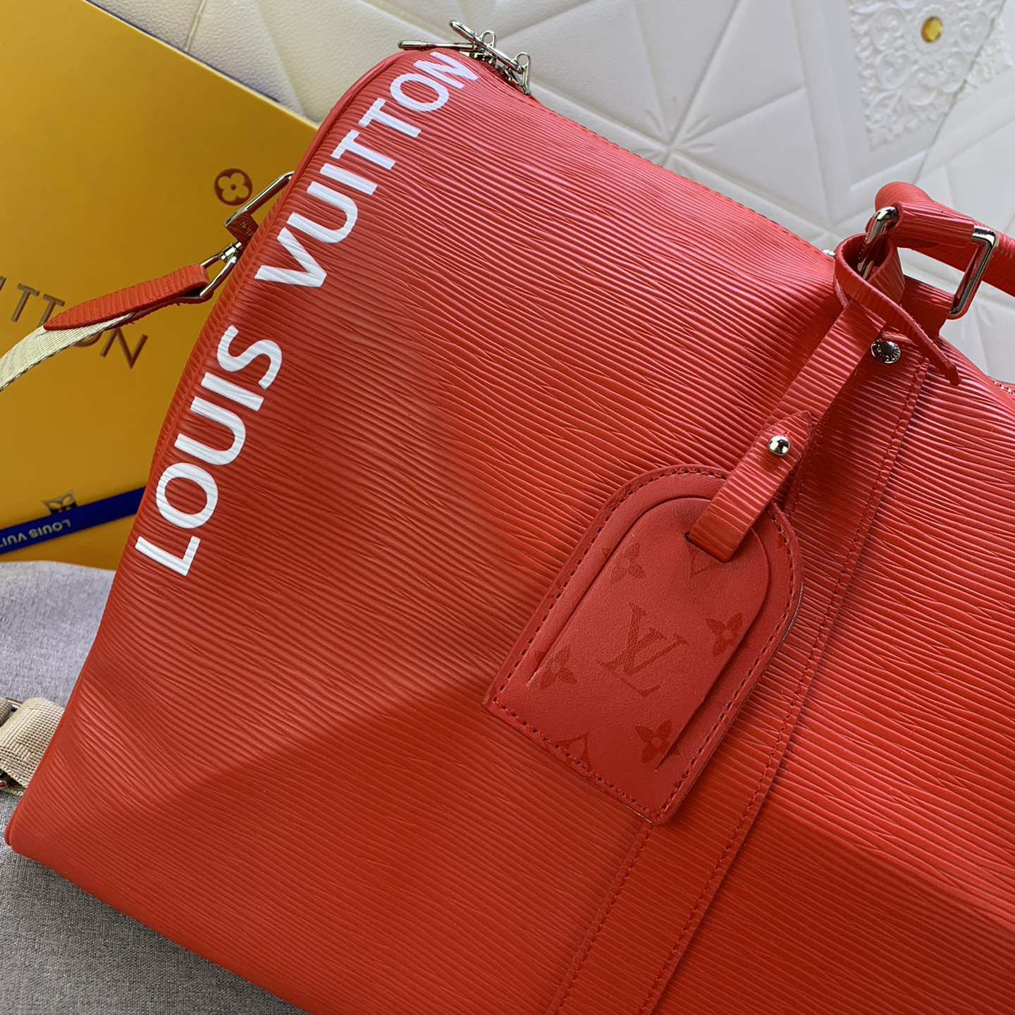 LV High Quality Women Shoulder Bags Luxury Soft Cylindrical Bag With Wide Handle And Wide Shoulder Strap The Spacious Interior Can Accommodate A Variety Of Items Female Hand Bag