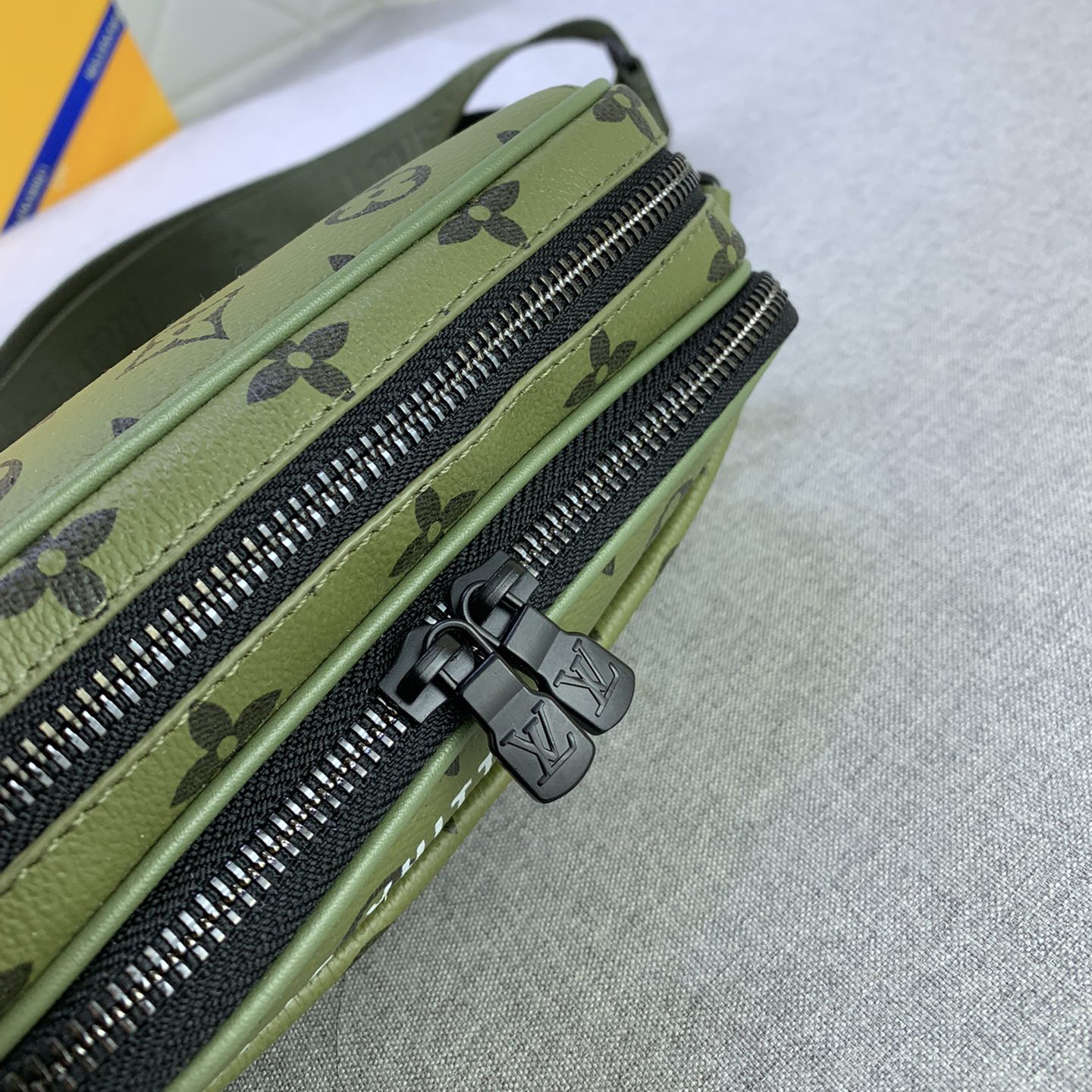 LV High Quality Women Shoulder Bags Luxury Mini Men's Postman Bag With Ample Space Zipper Compartment And Front Patch Pocket To Accommodate Phones Cards And Keys Paired With Detachable And Adjustable Leather Shoulder Straps Female Hand Bag