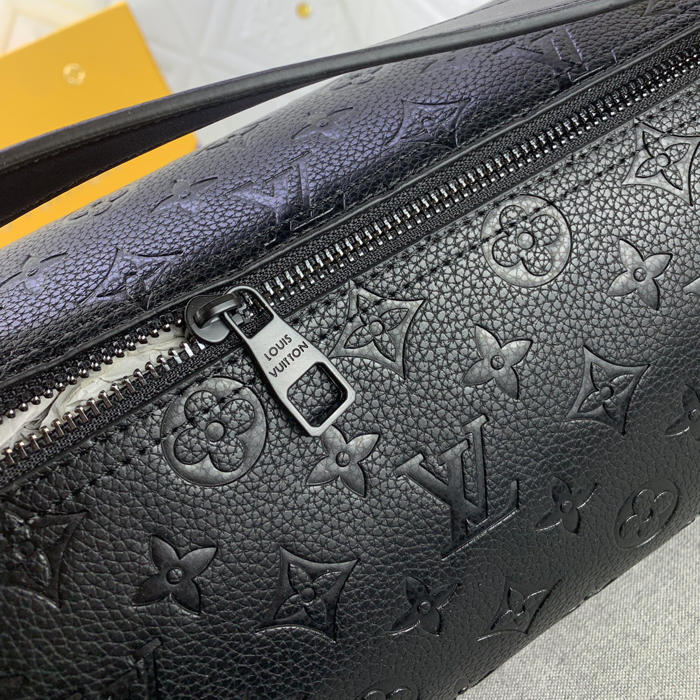 LV High Quality Women Shoulder Bags Luxury Soft Cylindrical Bag With Wide Handle And Wide Shoulder Strap The Spacious Interior Can Accommodate A Variety Of Items Female Hand Bag