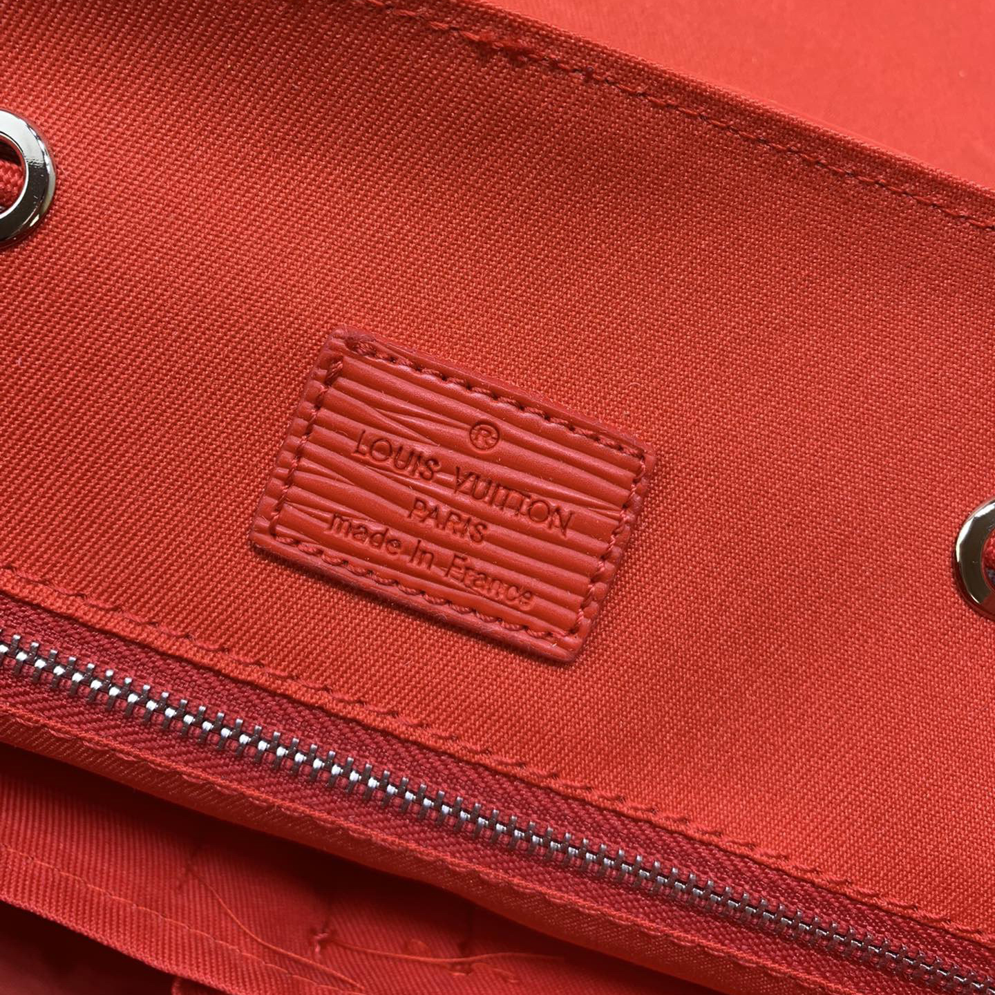 LV High Quality Unisex Backpack Luxuries Backpack Is Made Of Bright Colored Epi Xl Grain Leather Showcasing A Magnified Version Of Traditional Epi Embossing Upgrading Material Toughness And Wear Resistance LV Logo Female Backpack On The Side Bag