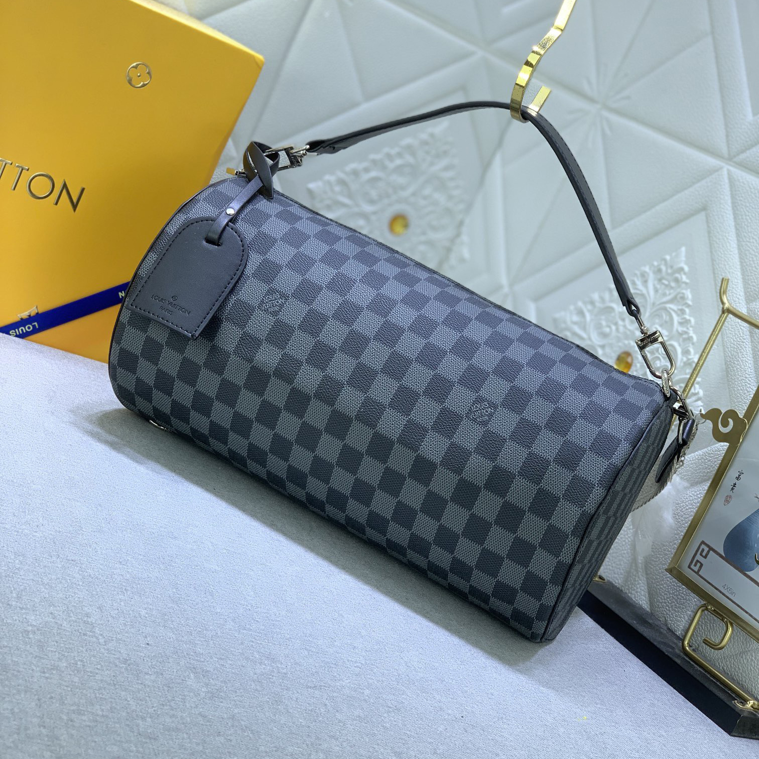 LV High Quality Women Shoulder Bags Luxury Soft Cylindrical Bag With Wide Handle And Wide Shoulder Strap The Spacious Interior Can Accommodate A Variety Of Items Female Hand Bag
