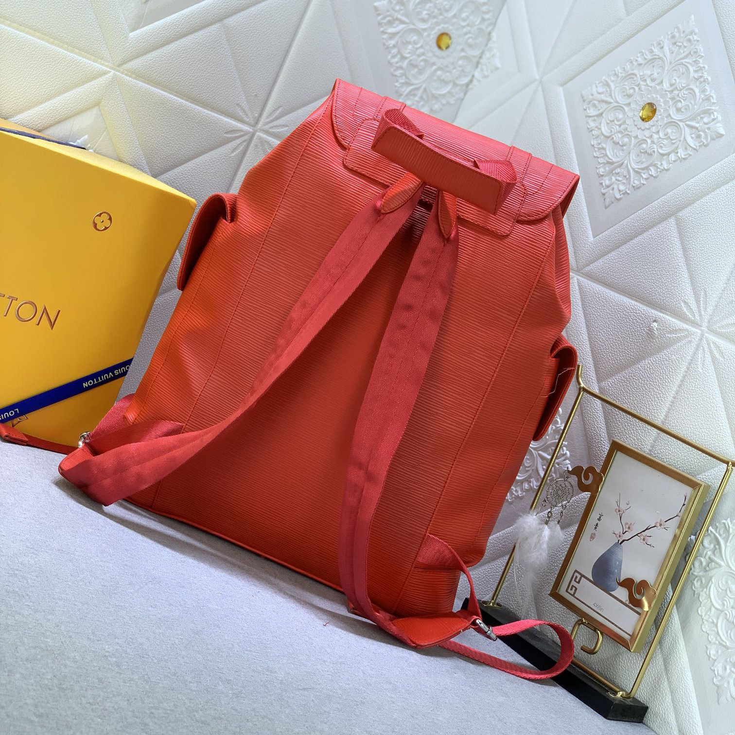 LV High Quality Unisex Backpack Luxuries Backpack Is Made Of Bright Colored Epi Xl Grain Leather Showcasing A Magnified Version Of Traditional Epi Embossing Upgrading Material Toughness And Wear Resistance LV Logo Female Backpack On The Side Bag