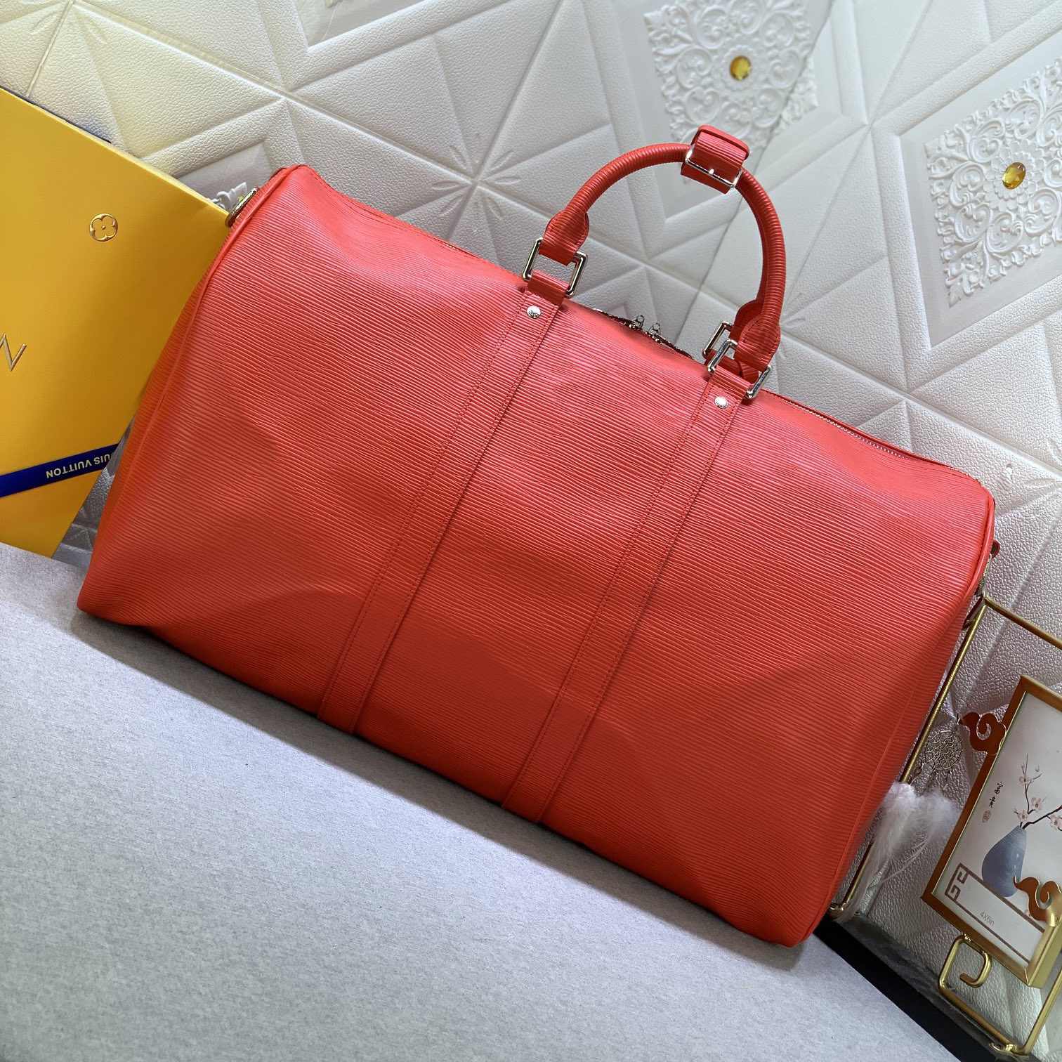 LV High Quality Women Shoulder Bags Luxury Soft Cylindrical Bag With Wide Handle And Wide Shoulder Strap The Spacious Interior Can Accommodate A Variety Of Items Female Hand Bag