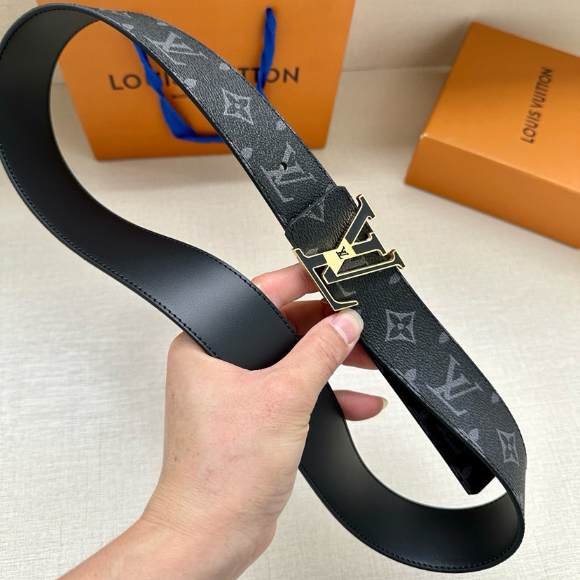 LV Leather It Has A Thick Touch, With Clear And Distinct Printed Patterns It Is A Fashionable And Classic Men's Belt A Designer Belt A Casual And Smooth Buckle Belt For Both Women And Men With A Width Of 4.0 Cm And With Box