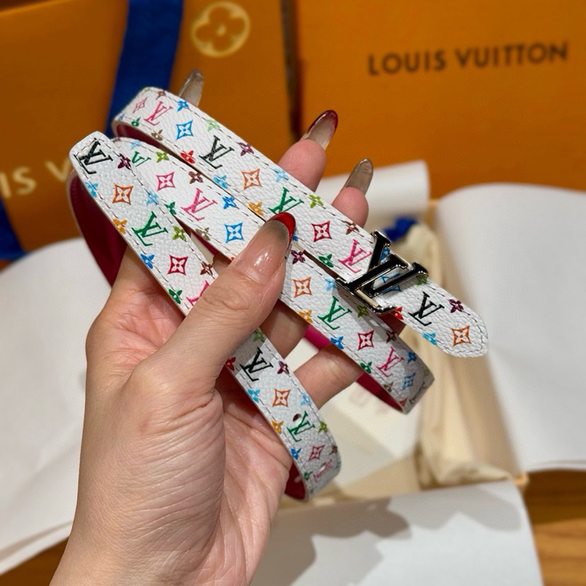 LV Women's Double-Sided Belt Features Two Styles Of Exquisite Leather And Iconic Monogram Canvas Incorporating Eye-Catching Details Into The Slim Configuration The Metal Buckle And Olive Shaped End Add An Elegant Touch