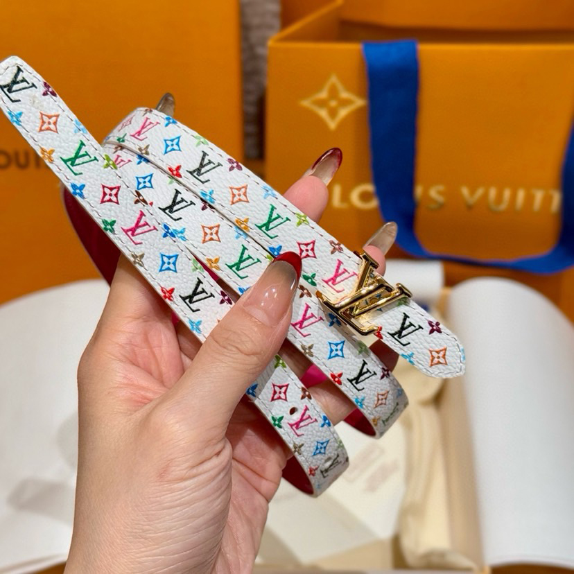 LV Women's Double-Sided Belt Features Two Styles Of Exquisite Leather And Iconic Monogram Canvas Incorporating Eye-Catching Details Into The Slim Configuration The Metal Buckle And Olive Shaped End Add An Elegant Touch