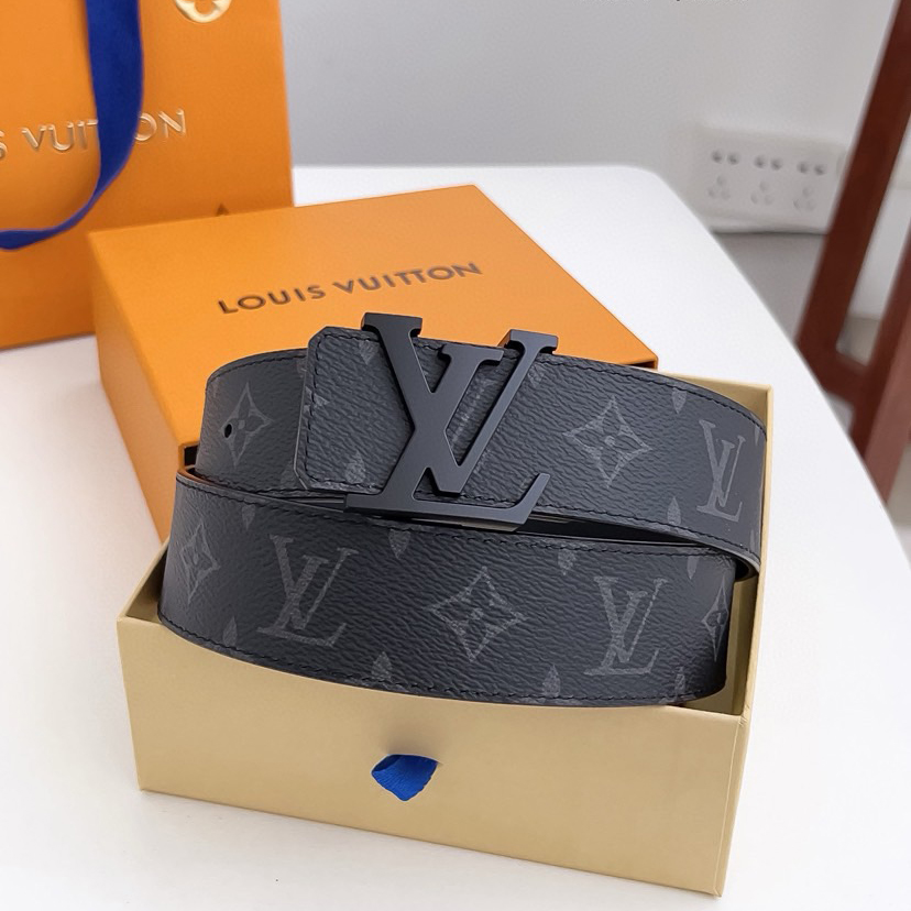 LV Leather It Has A Thick Touch, With Clear And Distinct Printed Patterns It Is A Fashionable And Classic Men's Belt A Designer Belt A Casual And Smooth Buckle Belt For Both Women And Men With A Width Of 4.0 Cm And With Box