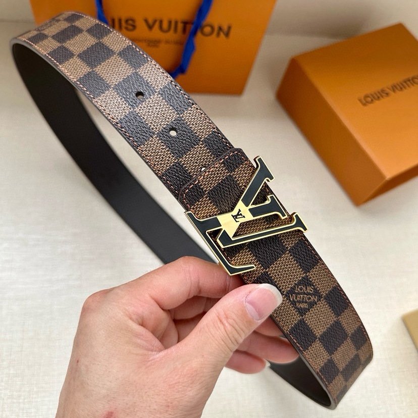 LV Leather It Has A Thick Touch, With Clear And Distinct Printed Patterns It Is A Fashionable And Classic Men's Belt A Designer Belt A Casual And Smooth Buckle Belt For Both Women And Men With A Width Of 4.0 Cm And With Box
