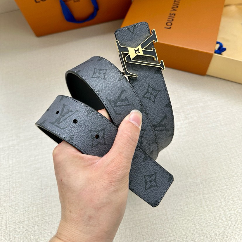 LV Leather It Has A Thick Touch, With Clear And Distinct Printed Patterns It Is A Fashionable And Classic Men's Belt A Designer Belt A Casual And Smooth Buckle Belt For Both Women And Men With A Width Of 4.0 Cm And With Box