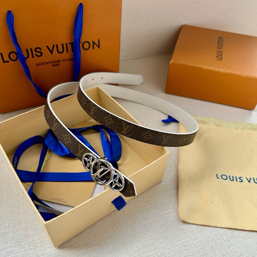 LV Trio Double-Sided Belt With Delicate Cowhide And A Central Metal Buckle Featuring Lv Circle Logo Monogram Floral Side Monogram Canvas Side Leather Metal Piece Lv Trio Buckle