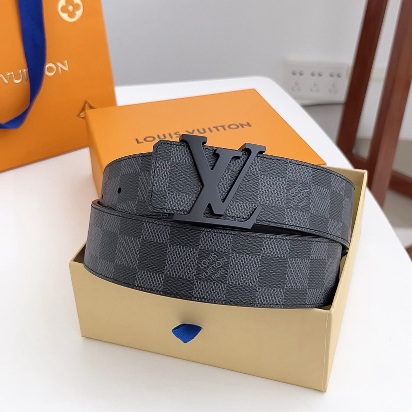 LV Leather It Has A Thick Touch, With Clear And Distinct Printed Patterns It Is A Fashionable And Classic Men's Belt A Designer Belt A Casual And Smooth Buckle Belt For Both Women And Men With A Width Of 4.0 Cm And With Box