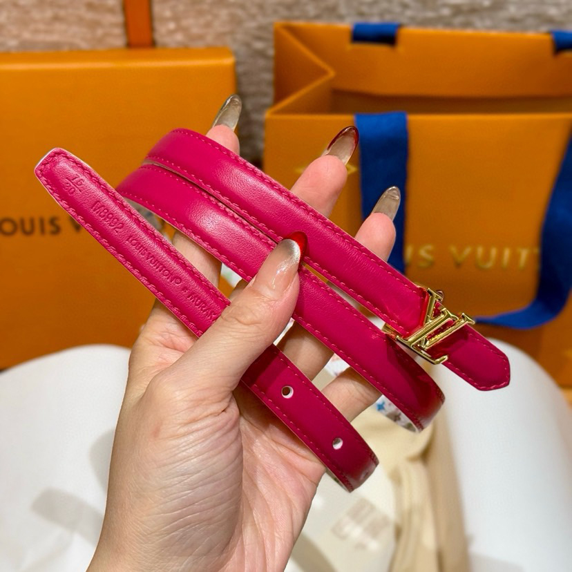 LV Women's Double-Sided Belt Features Two Styles Of Exquisite Leather And Iconic Monogram Canvas Incorporating Eye-Catching Details Into The Slim Configuration The Metal Buckle And Olive Shaped End Add An Elegant Touch