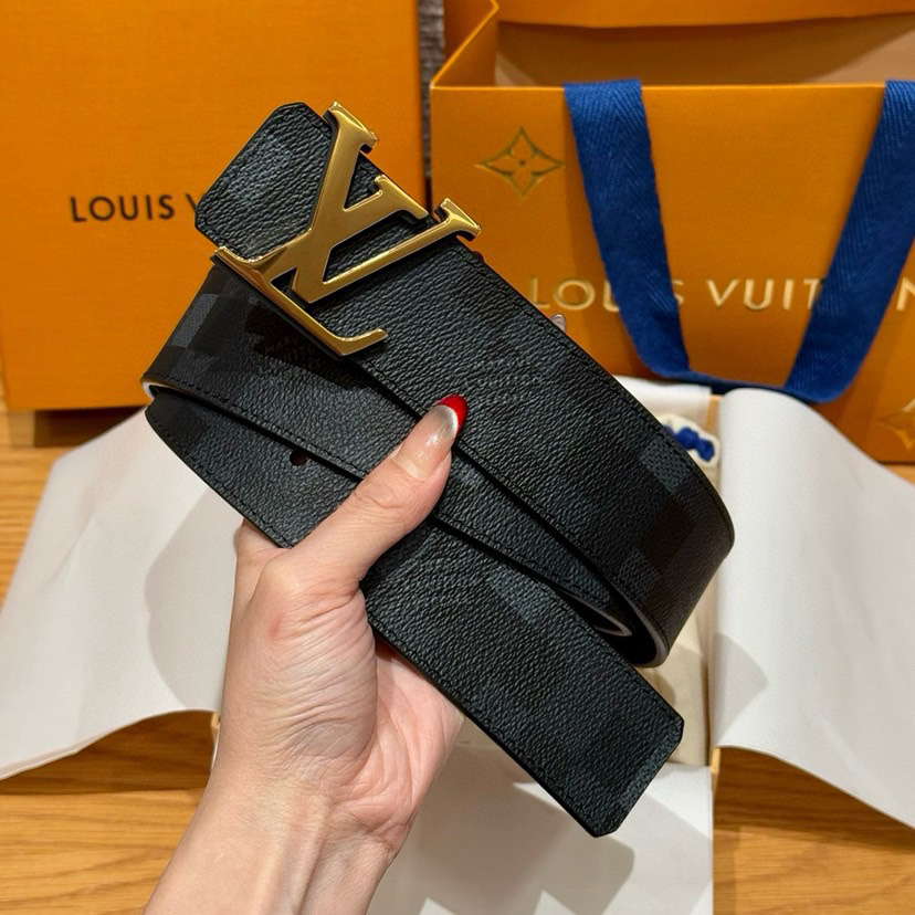 LV Men's Double-Sided Belt Cleverly Incorporates The Pixelated Damoflage Pattern Created By Arrell Williams Revealing A Trendy Style With A Deep Color Tone And A Polished Letter Buckle Width Of 4.0