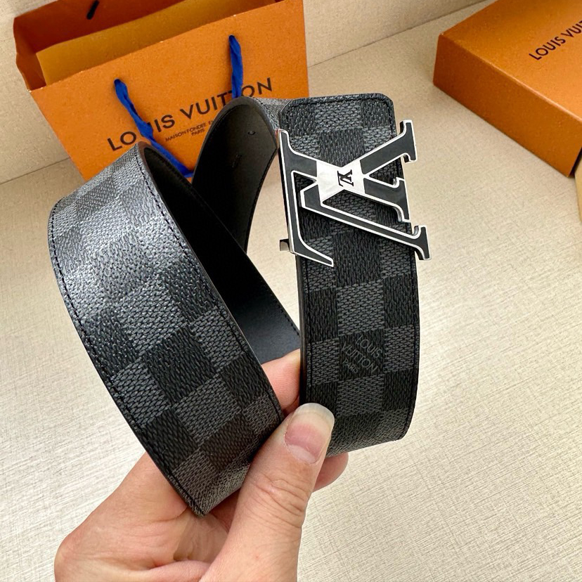 LV Leather It Has A Thick Touch, With Clear And Distinct Printed Patterns It Is A Fashionable And Classic Men's Belt A Designer Belt A Casual And Smooth Buckle Belt For Both Women And Men With A Width Of 4.0 Cm And With Box