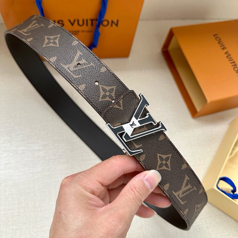 LV Leather It Has A Thick Touch, With Clear And Distinct Printed Patterns It Is A Fashionable And Classic Men's Belt A Designer Belt A Casual And Smooth Buckle Belt For Both Women And Men With A Width Of 4.0 Cm And With Box