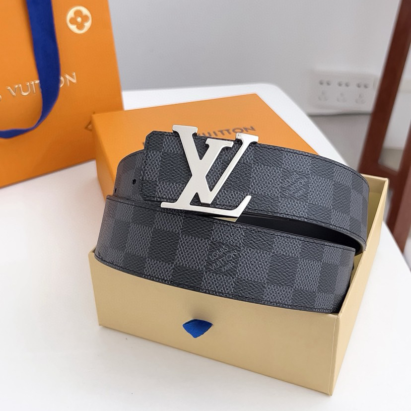 LV Leather It Has A Thick Touch, With Clear And Distinct Printed Patterns It Is A Fashionable And Classic Men's Belt A Designer Belt A Casual And Smooth Buckle Belt For Both Women And Men With A Width Of 4.0 Cm And With Box