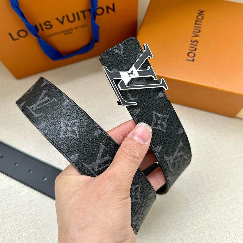 LV Leather It Has A Thick Touch, With Clear And Distinct Printed Patterns It Is A Fashionable And Classic Men's Belt A Designer Belt A Casual And Smooth Buckle Belt For Both Women And Men With A Width Of 4.0 Cm And With Box