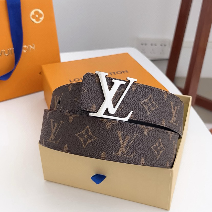 LV Leather It Has A Thick Touch, With Clear And Distinct Printed Patterns It Is A Fashionable And Classic Men's Belt A Designer Belt A Casual And Smooth Buckle Belt For Both Women And Men With A Width Of 4.0 Cm And With Box