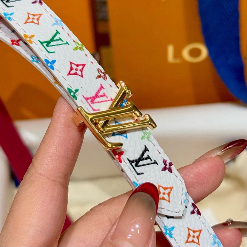 LV Women's Double-Sided Belt Features Two Styles Of Exquisite Leather And Iconic Monogram Canvas Incorporating Eye-Catching Details Into The Slim Configuration The Metal Buckle And Olive Shaped End Add An Elegant Touch