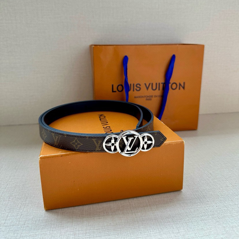 LV Trio Double-Sided Belt With Delicate Cowhide And A Central Metal Buckle Featuring Lv Circle Logo Monogram Floral Side Monogram Canvas Side Leather Metal Piece Lv Trio Buckle