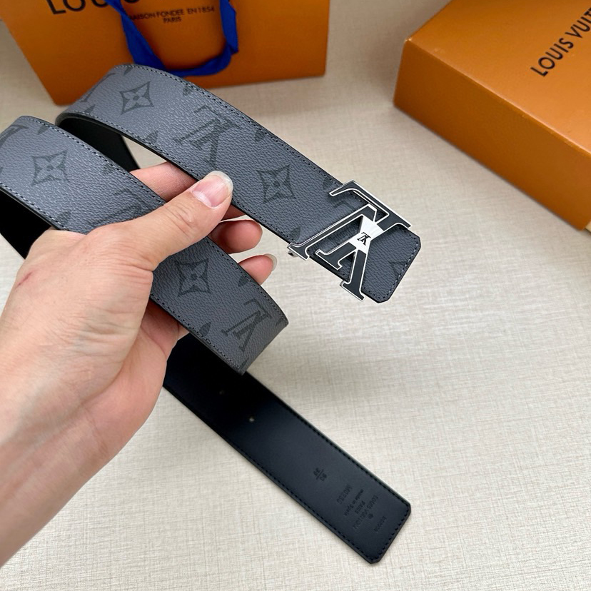 LV Leather It Has A Thick Touch, With Clear And Distinct Printed Patterns It Is A Fashionable And Classic Men's Belt A Designer Belt A Casual And Smooth Buckle Belt For Both Women And Men With A Width Of 4.0 Cm And With Box