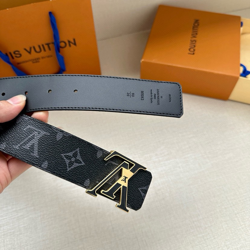 LV Leather It Has A Thick Touch, With Clear And Distinct Printed Patterns It Is A Fashionable And Classic Men's Belt A Designer Belt A Casual And Smooth Buckle Belt For Both Women And Men With A Width Of 4.0 Cm And With Box