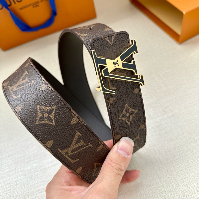LV Leather It Has A Thick Touch, With Clear And Distinct Printed Patterns It Is A Fashionable And Classic Men's Belt A Designer Belt A Casual And Smooth Buckle Belt For Both Women And Men With A Width Of 4.0 Cm And With Box