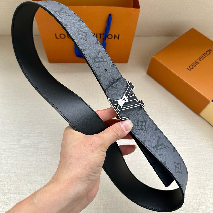 LV Leather It Has A Thick Touch, With Clear And Distinct Printed Patterns It Is A Fashionable And Classic Men's Belt A Designer Belt A Casual And Smooth Buckle Belt For Both Women And Men With A Width Of 4.0 Cm And With Box