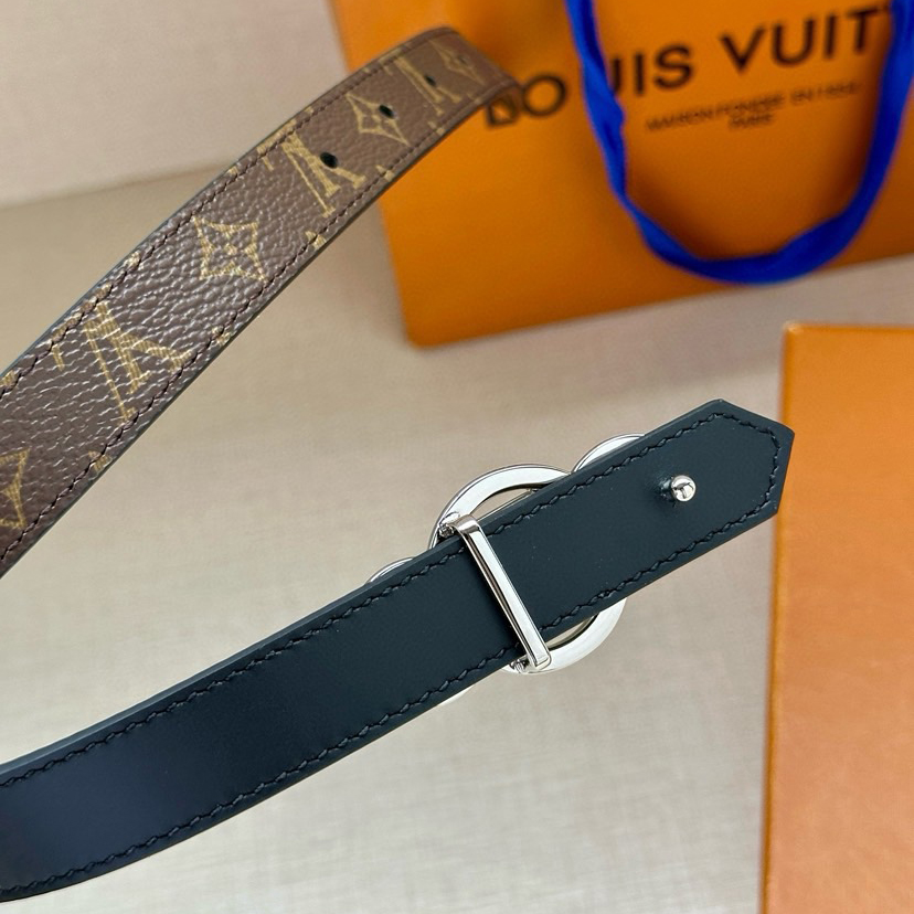 LV Trio Double-Sided Belt With Delicate Cowhide And A Central Metal Buckle Featuring Lv Circle Logo Monogram Floral Side Monogram Canvas Side Leather Metal Piece Lv Trio Buckle