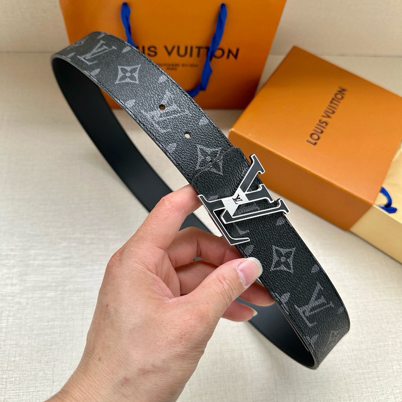 LV Leather It Has A Thick Touch, With Clear And Distinct Printed Patterns It Is A Fashionable And Classic Men's Belt A Designer Belt A Casual And Smooth Buckle Belt For Both Women And Men With A Width Of 4.0 Cm And With Box